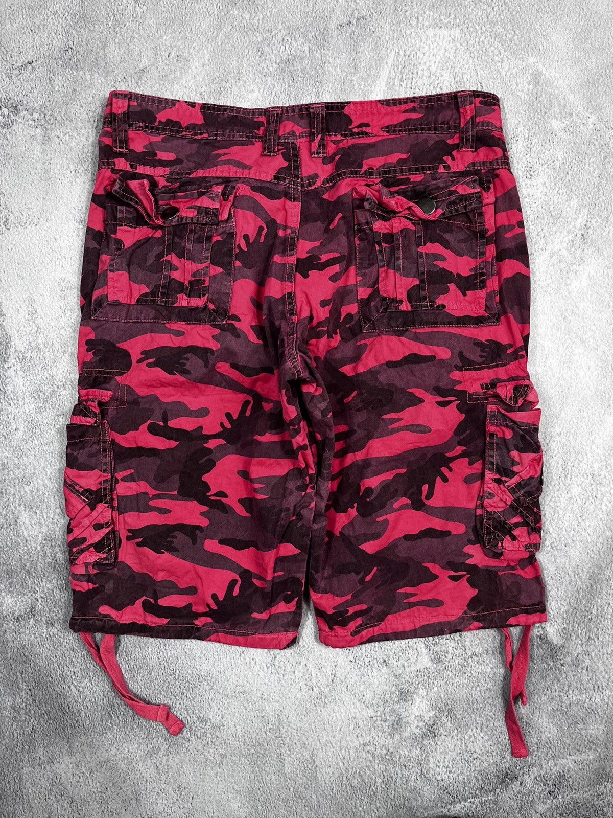 Vintage Vintage Y2K pink camo shorts streetwear outdoor Size US 30 / EU 46 - 7 Thumbnail