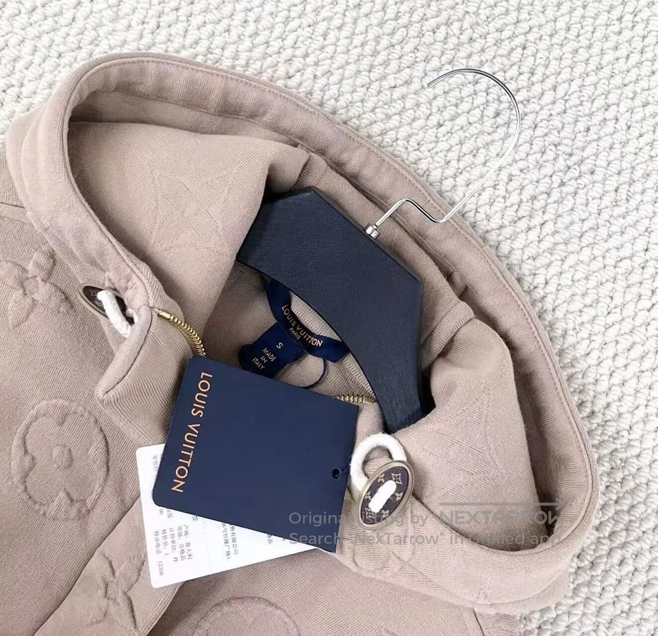 Louis Vuitton louis vuitton fw23 3d logo hooded coat. Size US S / EU 44-46 / 1 - 3 Thumbnail