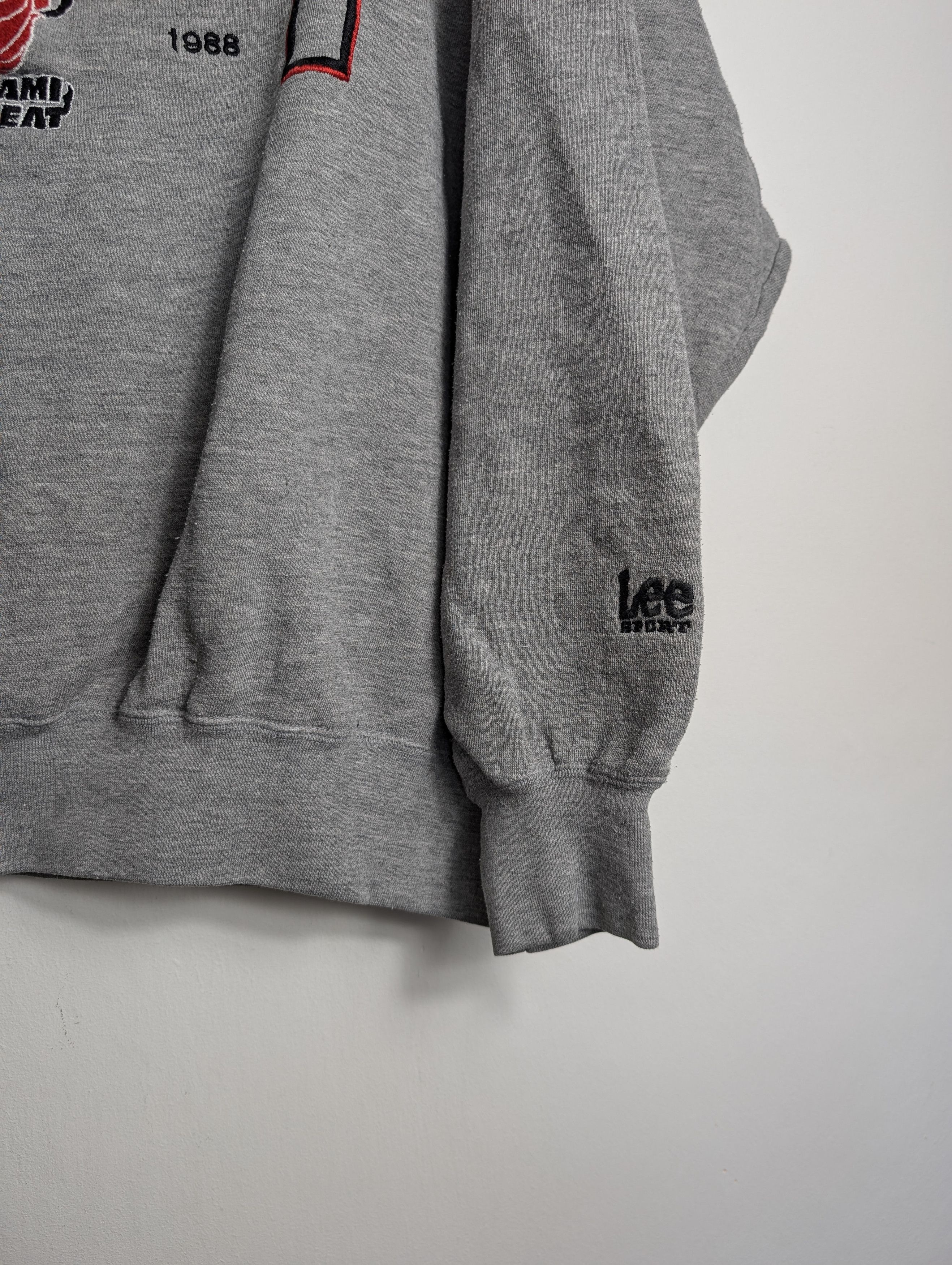 Lee Vintage Miami Heat Lee Sport Sweatshirt Boxy NBA Y2K Size US L / EU 52-54 / 3 - 4 Thumbnail