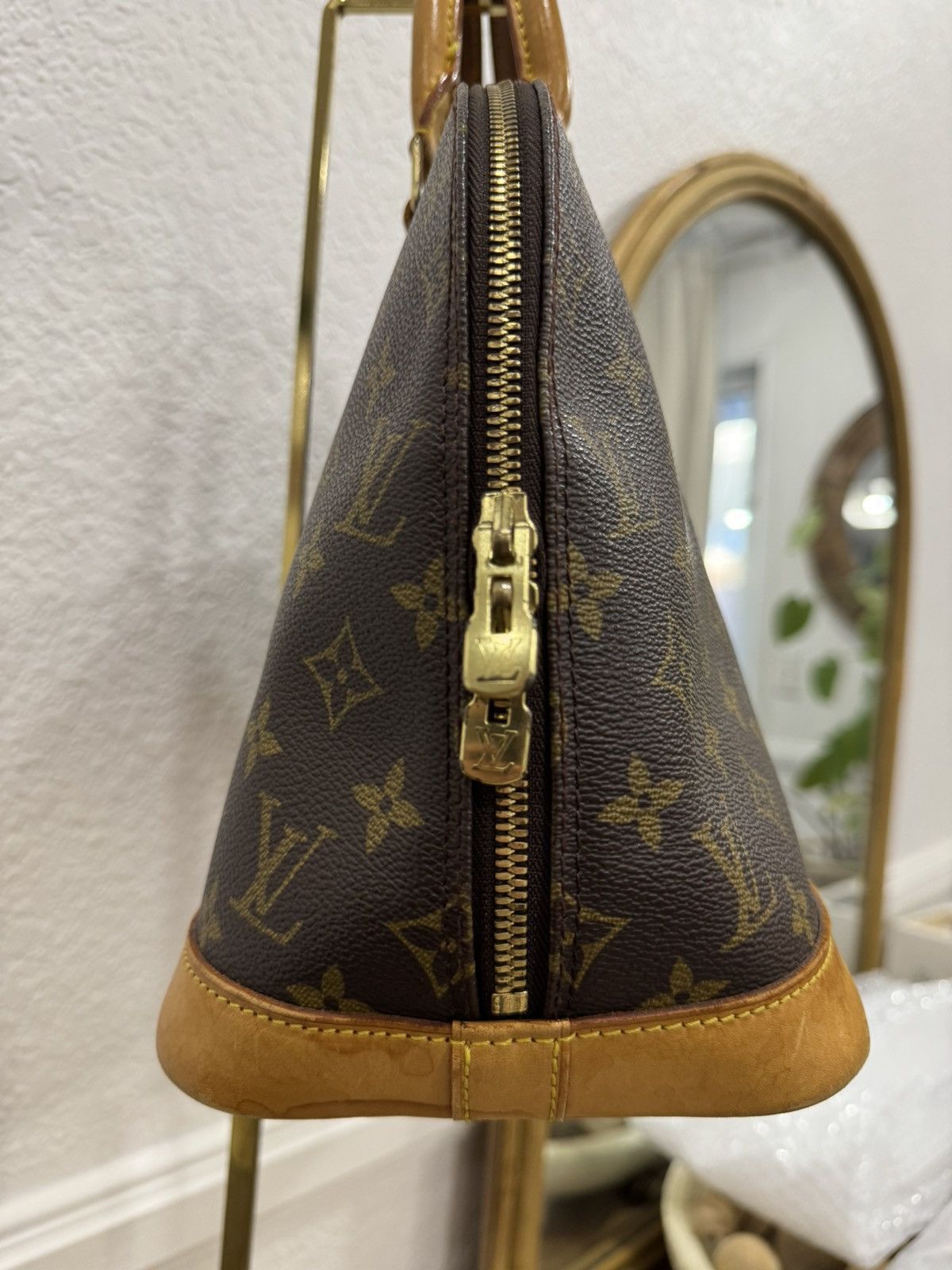 Louis Vuitton Louis Vuitton Alma PM Monogram Handbag Size ONE SIZE - 5 Thumbnail
