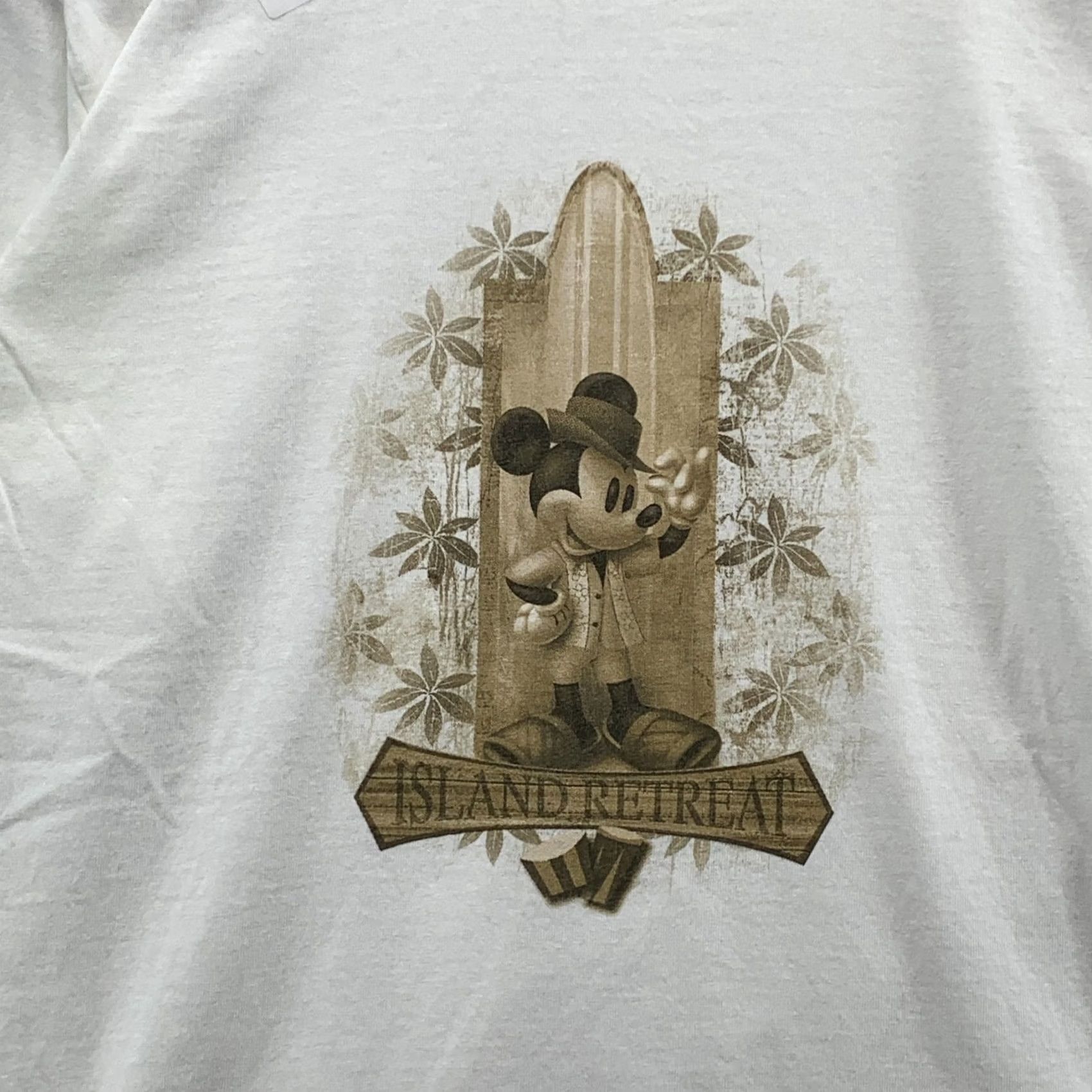 Disney VINTAGE Disney Island Retreat T-Shirt Unisex Adults Large White Mickey Mouse Surfer 19.5x26.5 Size US L / EU 52-54 / 3 - 7 Thumbnail