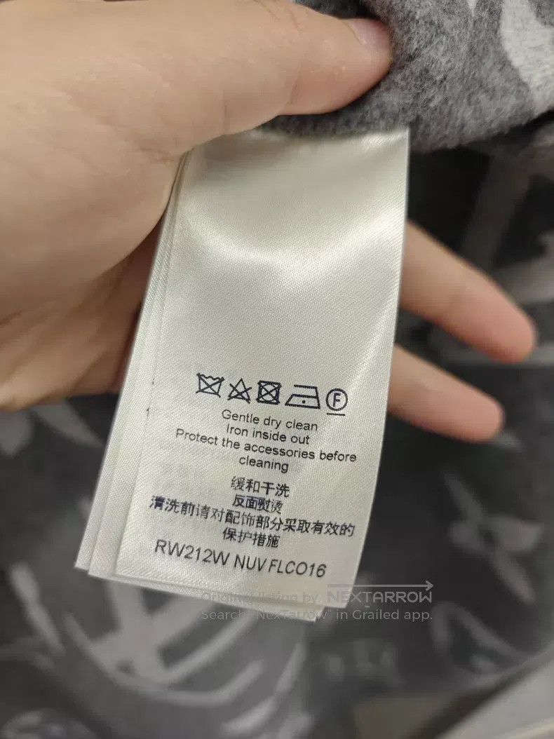 Louis Vuitton Louis Vuitton Gray full print big logo bathrobe coat Size M / US 6-8 / IT 42-44 - 6 Thumbnail