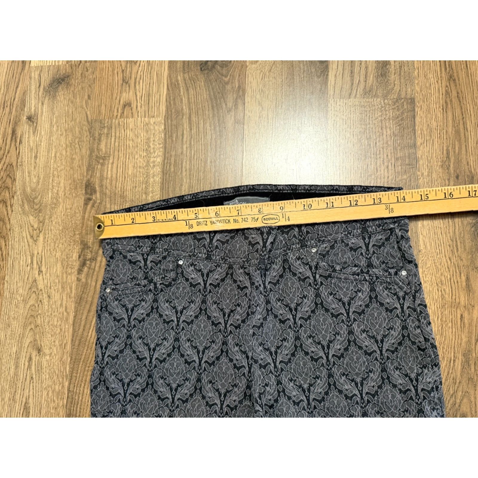 Vintage 89th & Madison Pants Women XS Small Grey Black Floral Pull On 38" Length Regular Rise Ankle Casual Pants Women Midsize Regular Fit Size 28" / US 6 / IT 42 - 6 Thumbnail
