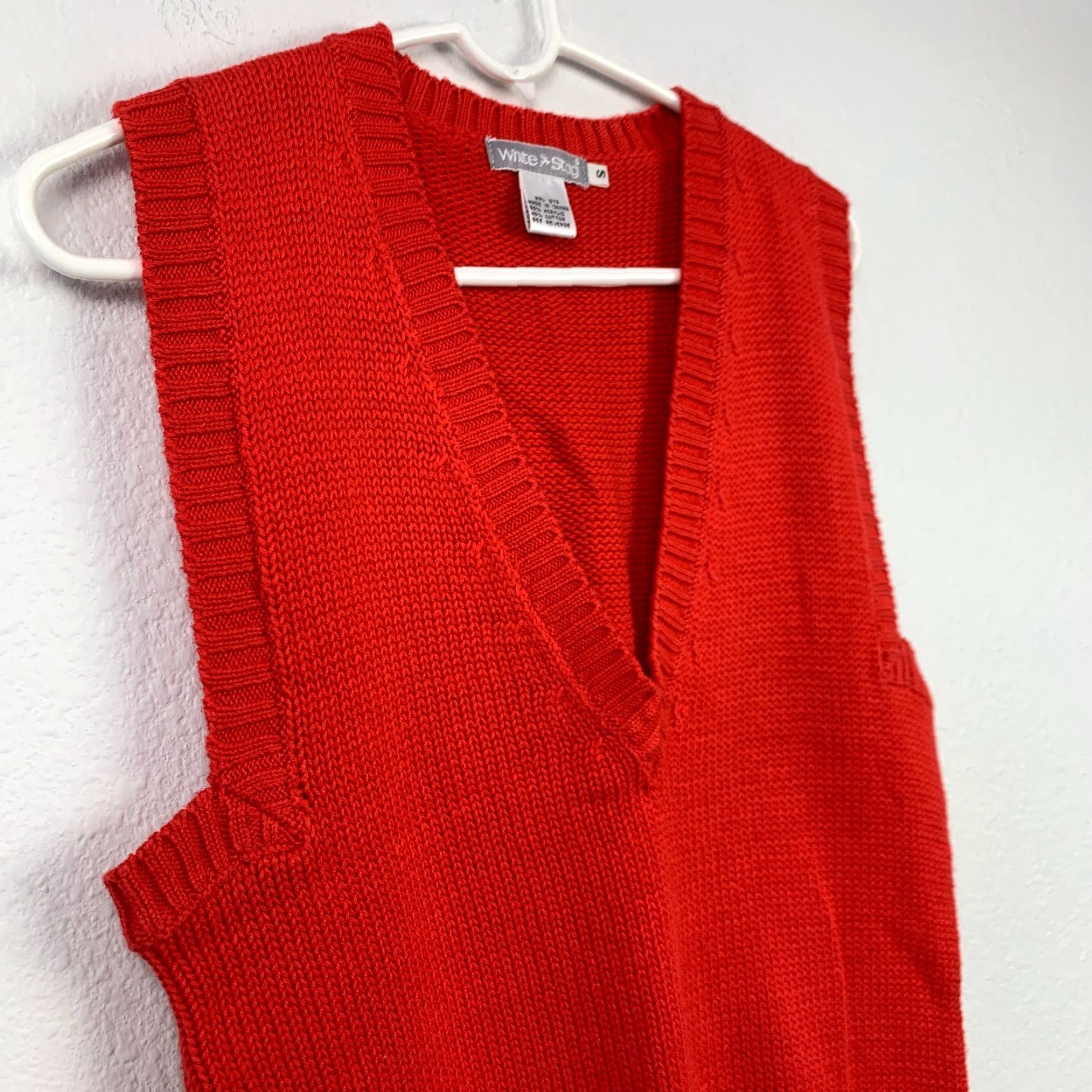 Vintage VINTAGE White Stag Shirt Womens Small Red 70s V-Neck Cotton Wool Blend Sweater Vest 18" Chest 23" Length Short Sleeve? Size S / US 4 / IT 40 - 2 Thumbnail