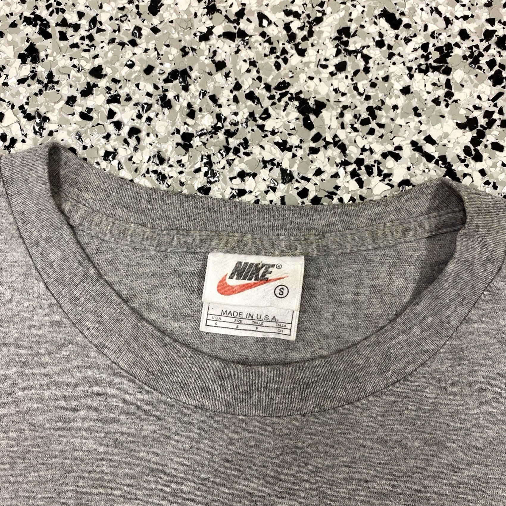 Nike VINTAGE Nike T-Shirt Gray 90s They Say I Throw Like A Girl Made In USA Sz Small Mens Size US S / EU 44-46 / 1 - 3 Thumbnail