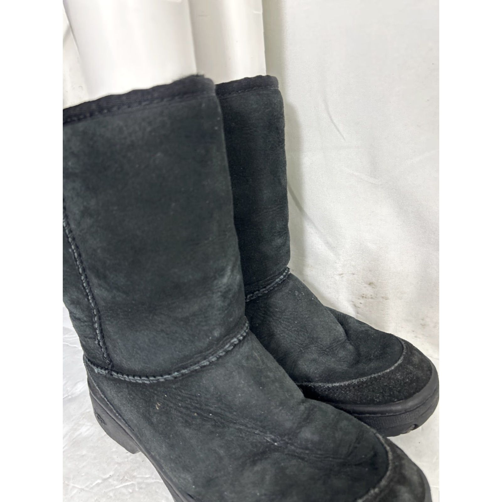 Ugg UGG Australia Black Leather Sheepskin Cuff Boots F8008H Women's Size 7 Size US 7 / IT 37 - 3 Thumbnail