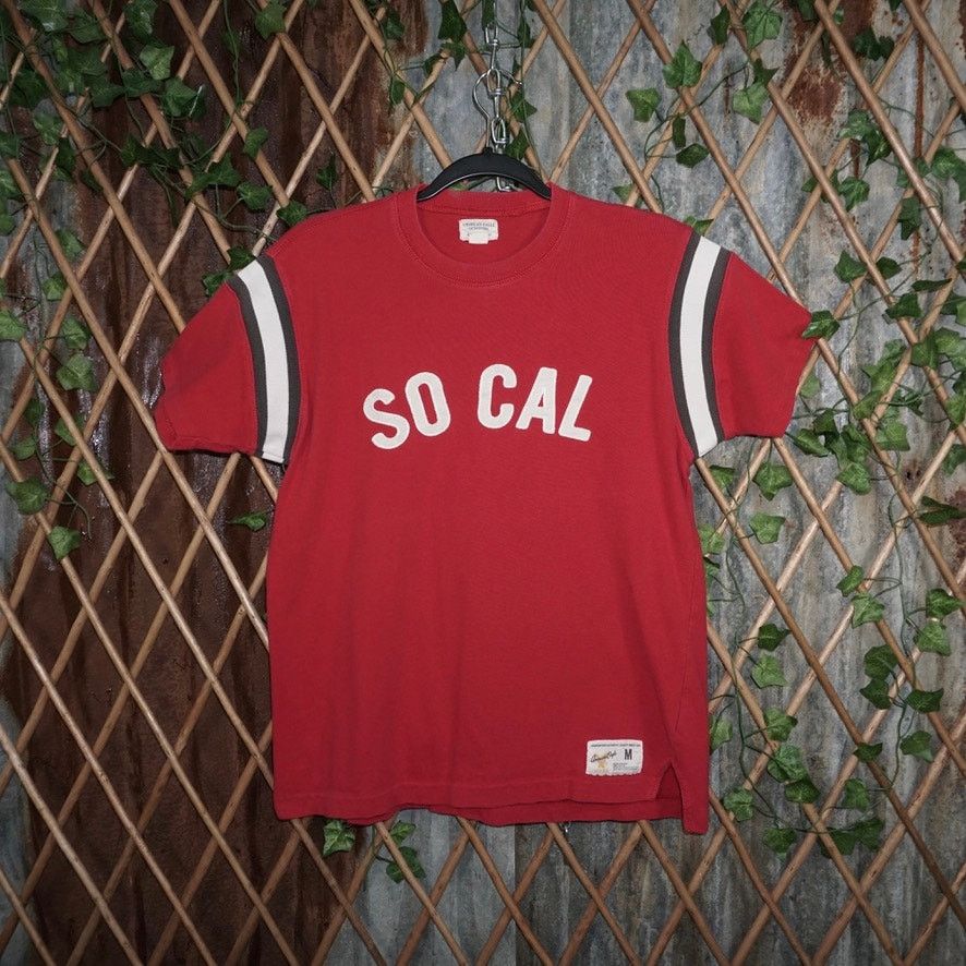 American Eagle Outfitters Vintage Y2K American Eagle Outfitters SoCal red 00s t-shirt Size US M / EU 48-50 / 2 - 1 Thumbnail