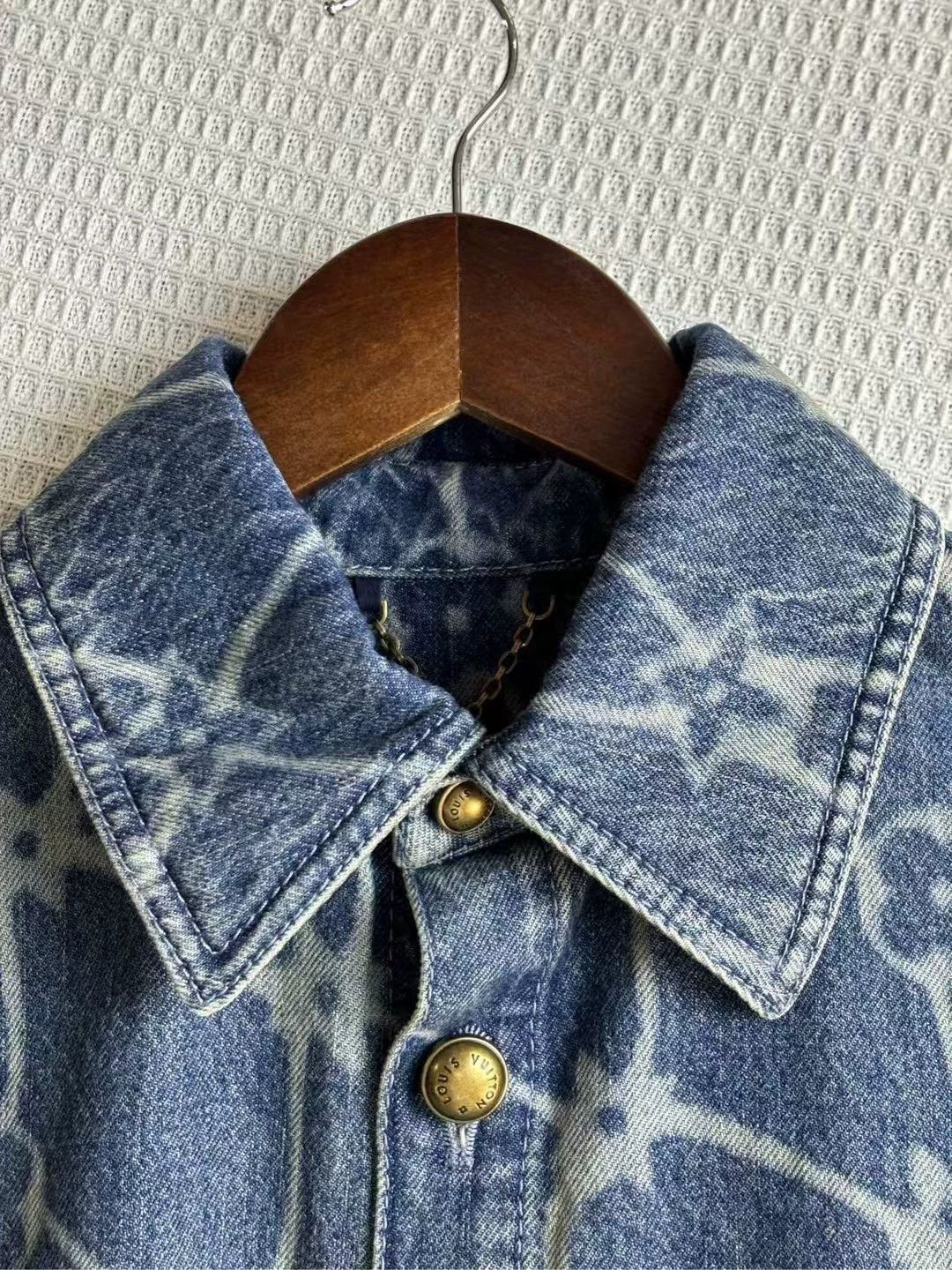 Louis Vuitton LOUIS VUITTON SS24 Logo Denim Short Sleeve Shirt Blue XS Size US XS / EU 42 / 0 - 4 Thumbnail