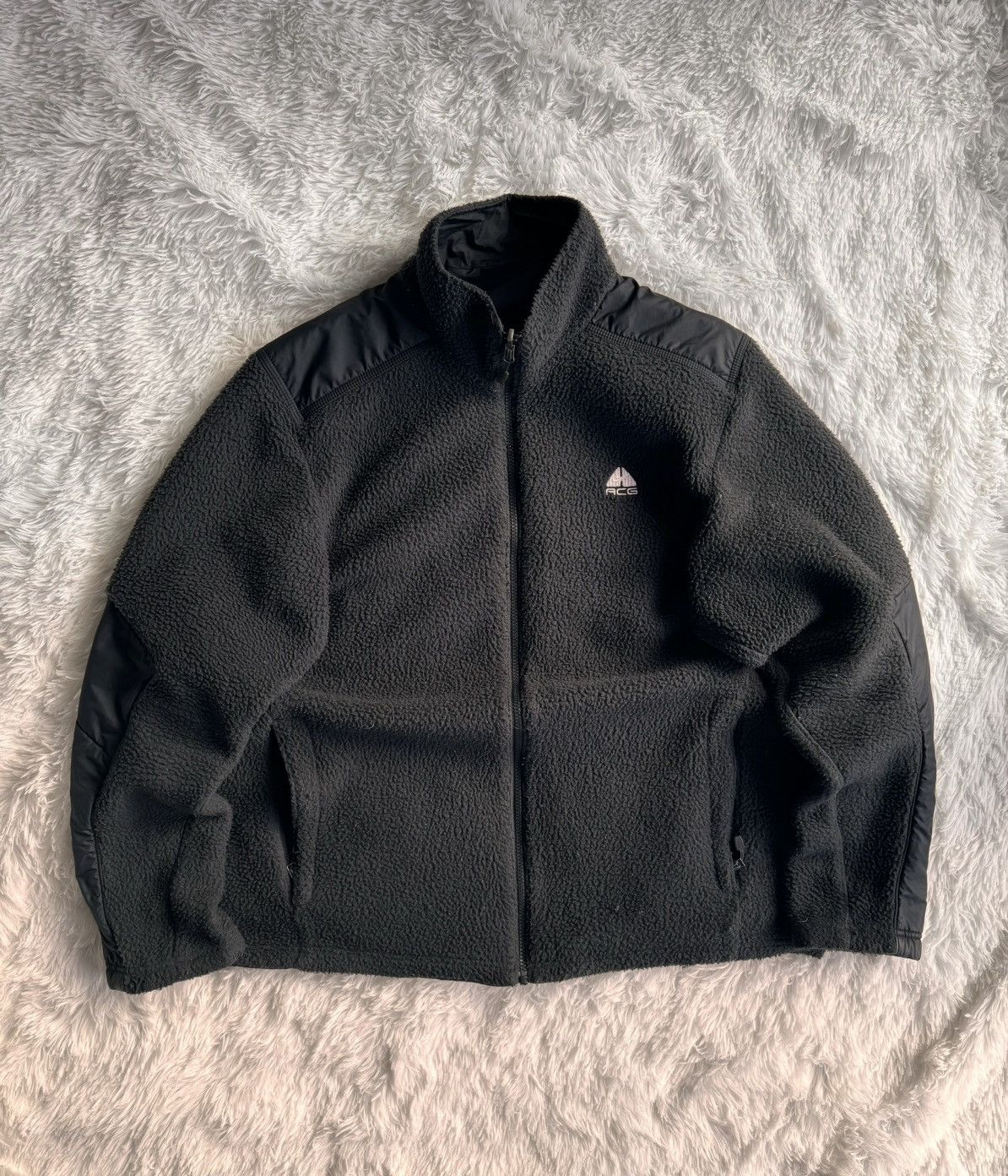 image of Nike Acg Vintage Double Sided Teddy Fleece Jacket in Black, Men's (Size XL)