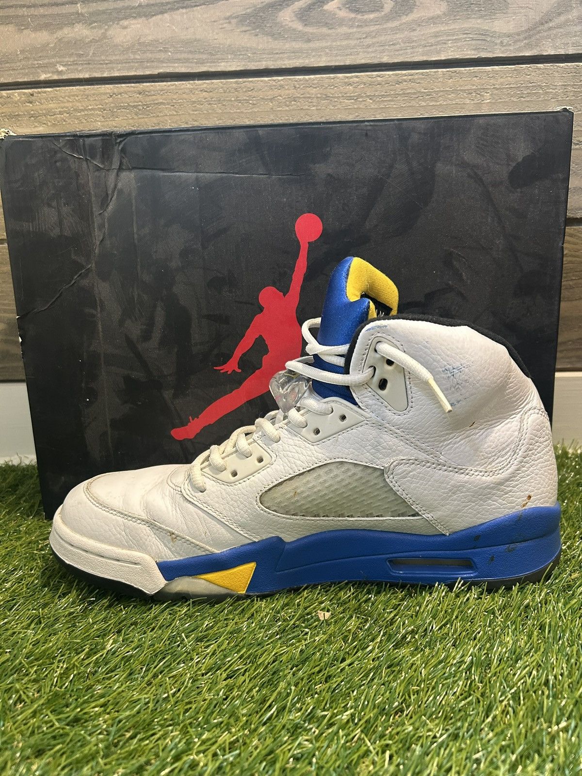 Nike Jordan 5 Laney Size 11 w/og box Size US 11 / EU 44 - 3 Thumbnail