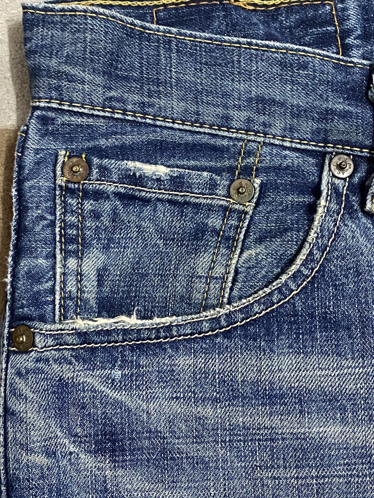 Levi's Distressed vintage Levi's 501 jeans with a relaxed fit jeans Size US 32 / EU 48 - 10 Thumbnail
