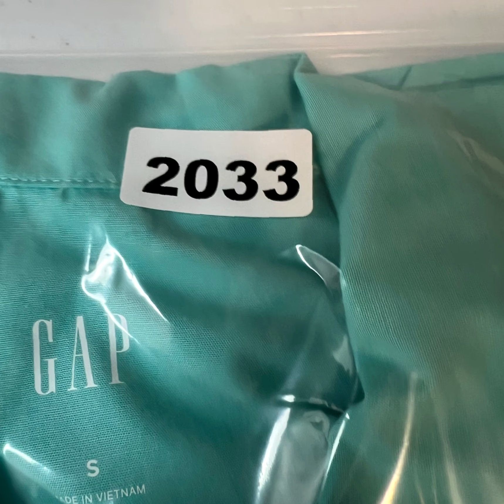 Gap Gap Mens Small Turquoise Button-Up Shirt 100% Cotton Long Sleeve Regular Men Clothing Cotton Button-Up Shirt Turquoise Blue Casual 100% Cotton Mens Size US S / EU 44-46 / 1 - 7 Thumbnail