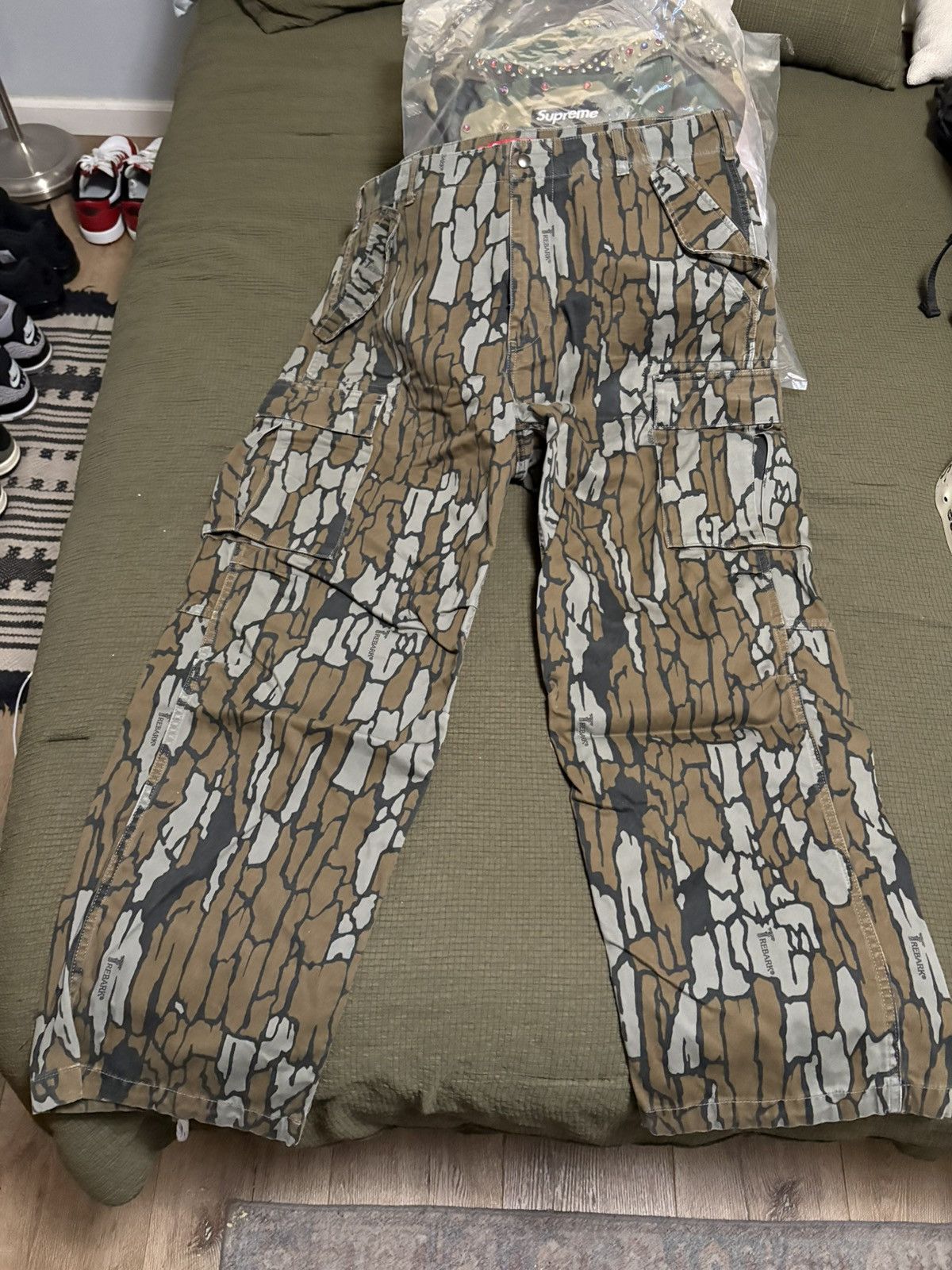 Supreme Supreme trebark camo cargos Size US 34 / EU 50 - 1 Thumbnail