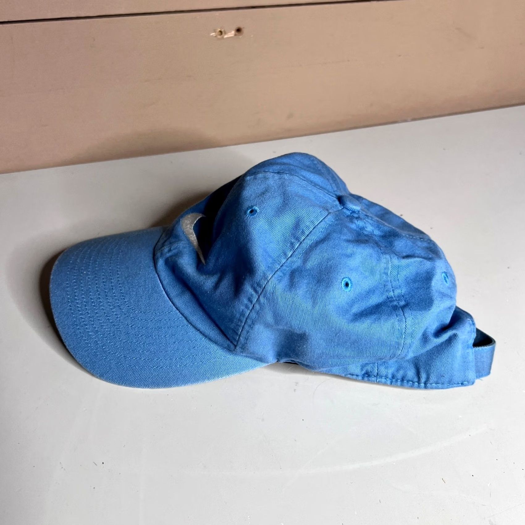 Nike VINTAGE Nike Cap One Size Light Blue Cotton Swoosh Logo Dad Hat Strapback Unisex Adults Size ONE SIZE - 4 Thumbnail