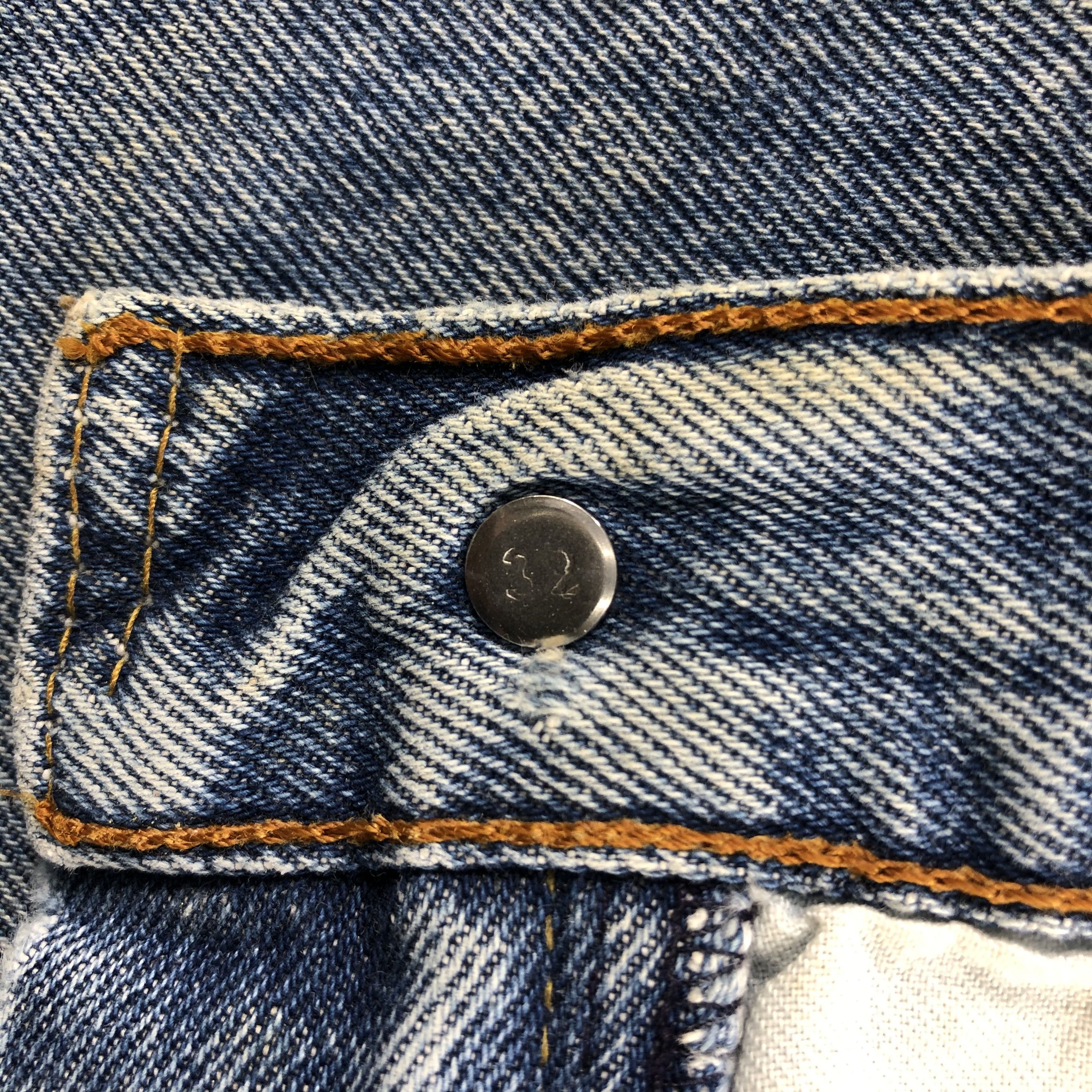 Levi's Vintage 90s Light Wash Levis Jeans-J1794 Size US 33 - 9 Thumbnail