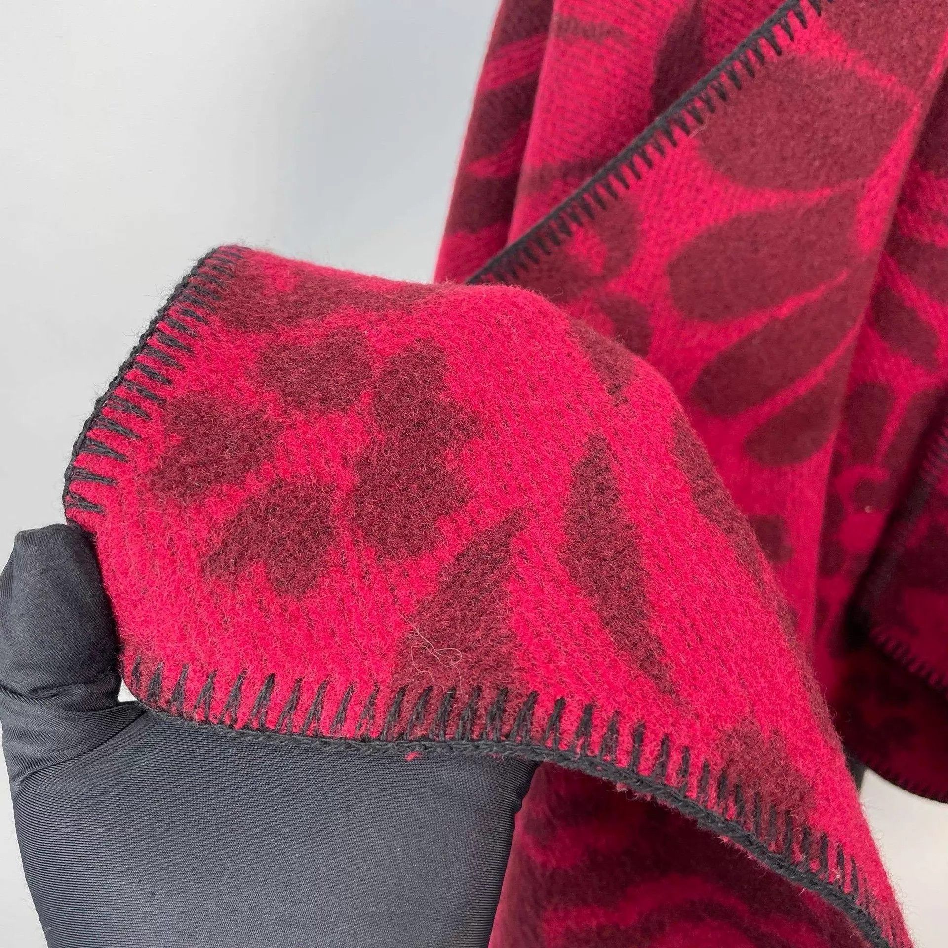 Burberry Burberry floral scarf shawl wrap Size ONE SIZE - 2 Thumbnail