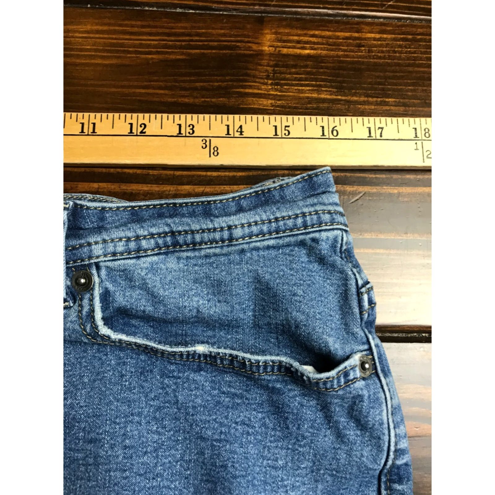 Lee Lee Jeans Women's Capri Jeans 12M Blue Denim Cuffed Pockets Capri Regular 20in Inseam Mid Rise Size 24" / US 00 / IT 34 - 4 Thumbnail
