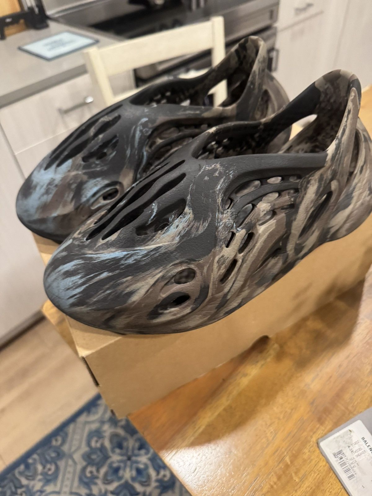 Yeezy Yeezy Foam RNR MX Cinder Size US 11 / EU 44 - 2 Thumbnail