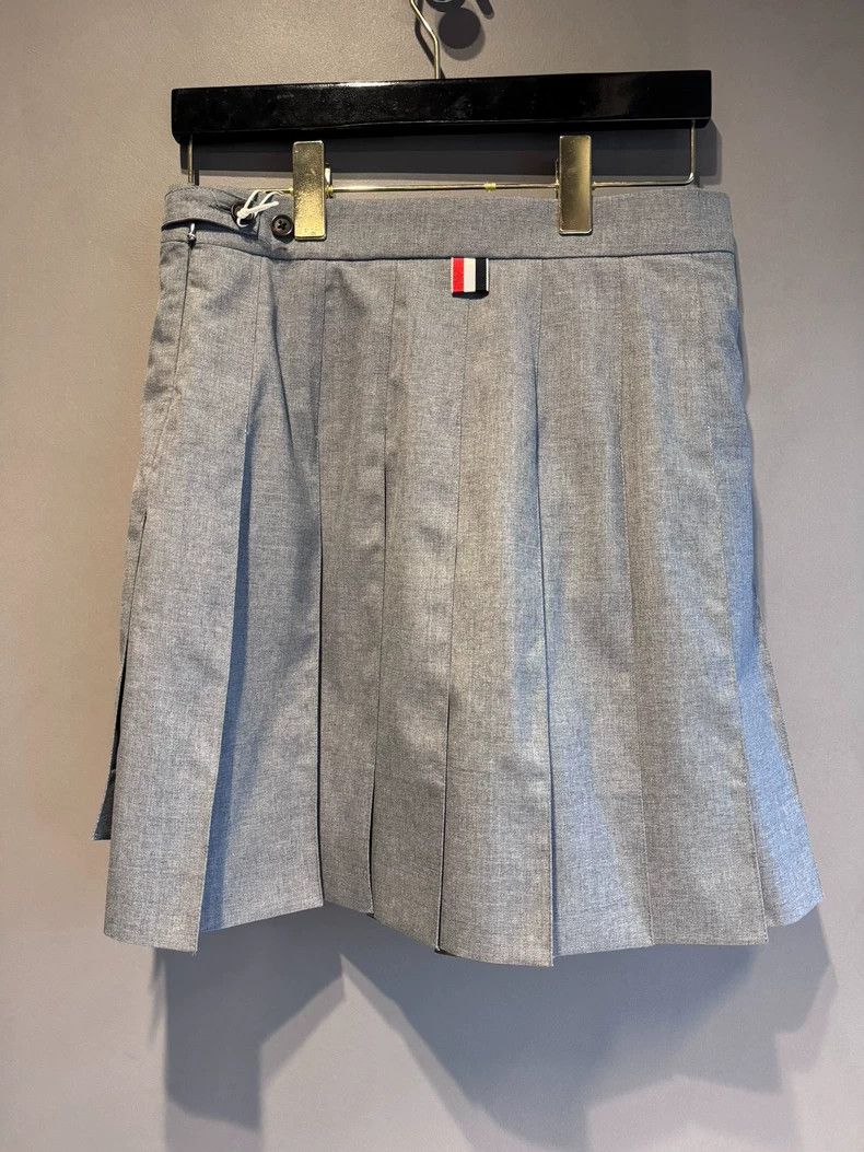 Thom Browne Thom Browne Classic pleated skirt 2503-Nextarrow Size 27" / US 4 / IT 40 - 2 Thumbnail