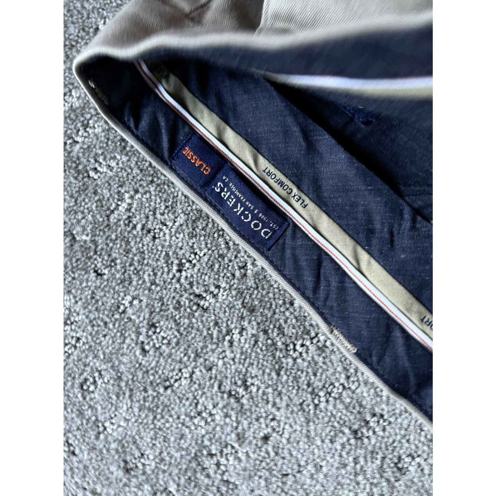 Dockers DOCKERS Classic Fit Chinos Pants 36x30 Men Beige Solid Khaki 100% Cotton Pleated Front D3 Vintage? No (but not vintage). Mens/Casual. Size US 36 / EU 52 - 5 Thumbnail