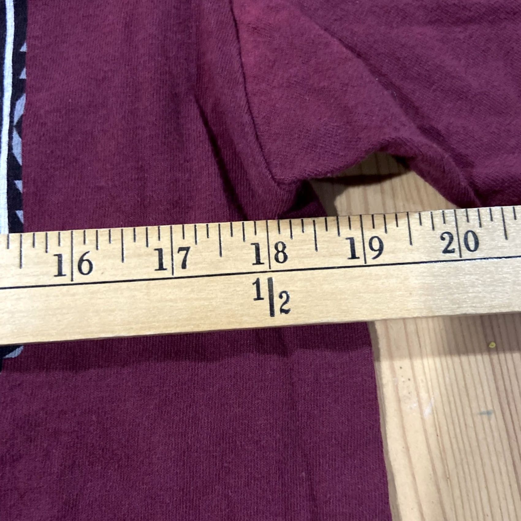 Pendleton VINTAGE Pendleton T-Shirt Mens Short Sleeve M Burgundy Purple Graphic Tee 65% Polyester - 35% Cotton Leather? Size US M / EU 48-50 / 2 - 5 Thumbnail