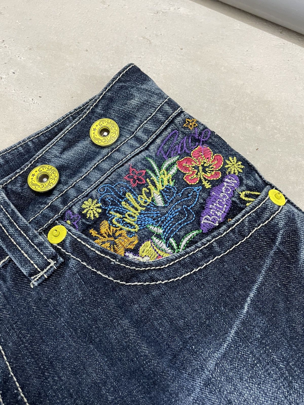 Hysteric Glamour × Japanese Brand Embroidery Graffiti Y2K Surf Hawaii Floral Pocket Size US 30 / EU 46 - 10 Thumbnail