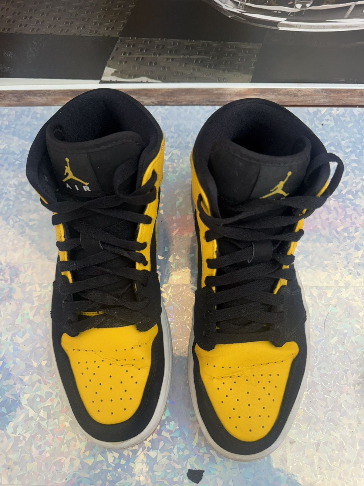 Other ⸻ Air Jordan 1 Retro Mid ‘New Love’ – Sneakers Size US 8 / EU 41 - 11 Thumbnail