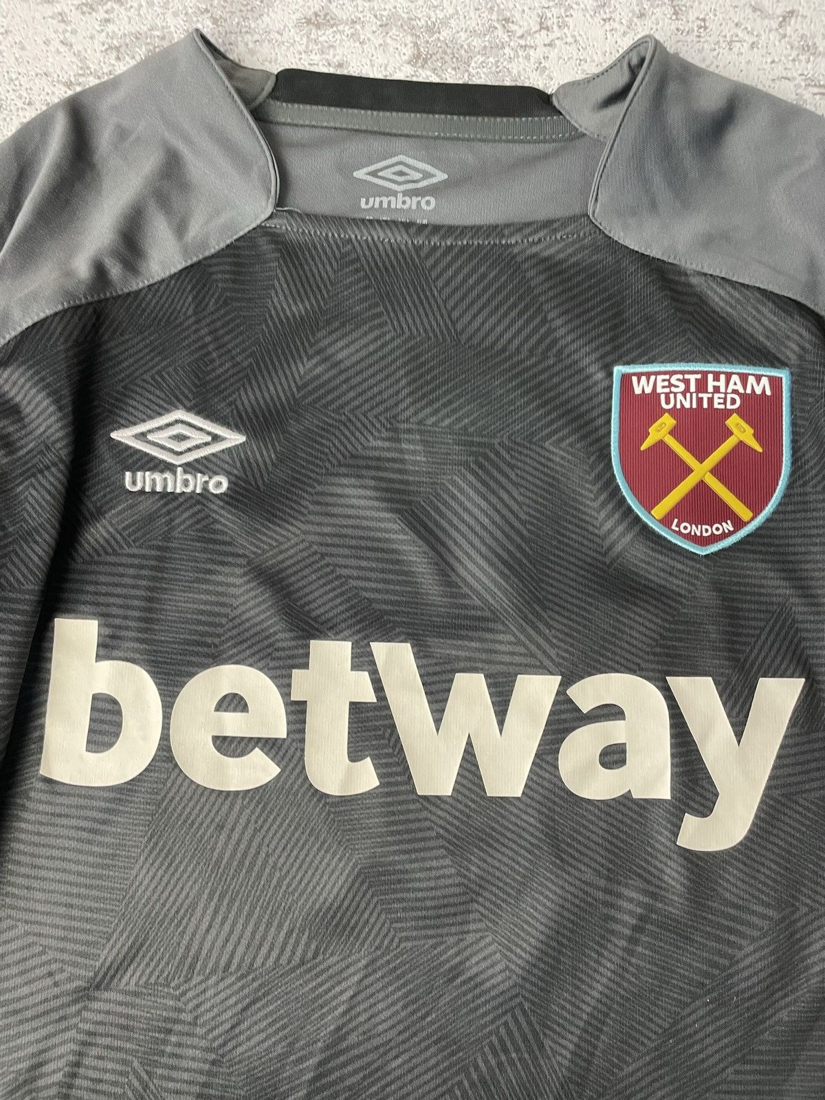Umbro Trott 2018-19 West Ham Umbro Goalkeeper Shirt M Mens Size US M / EU 48-50 / 2 - 5 Thumbnail