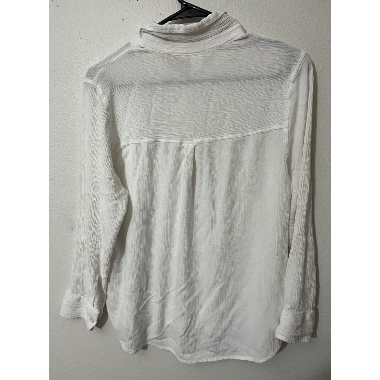 H&M VINTAGE? No. H&M Shirt Button-Up White Long Sleeve 10 Viscose Solid Womens Adult Size 10 White 90s Classic Button-Up Womens Size L / US 10 / IT 46 - 2 Thumbnail