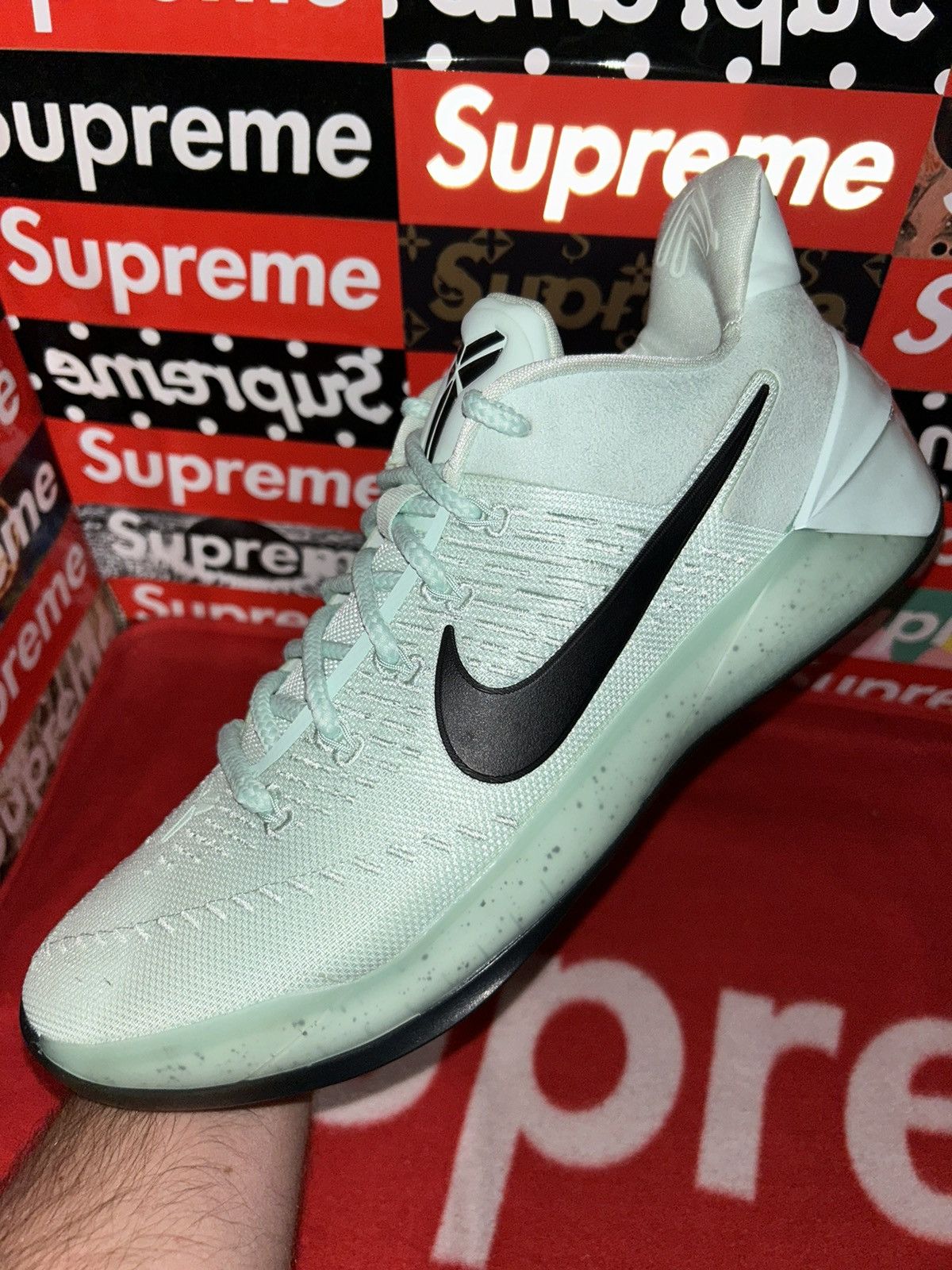 Nike Nike Kobe AD Igloo 2017 Mint Green 852425-300 size 13.5 VNDS Size US 13 / EU 46 - 6 Thumbnail