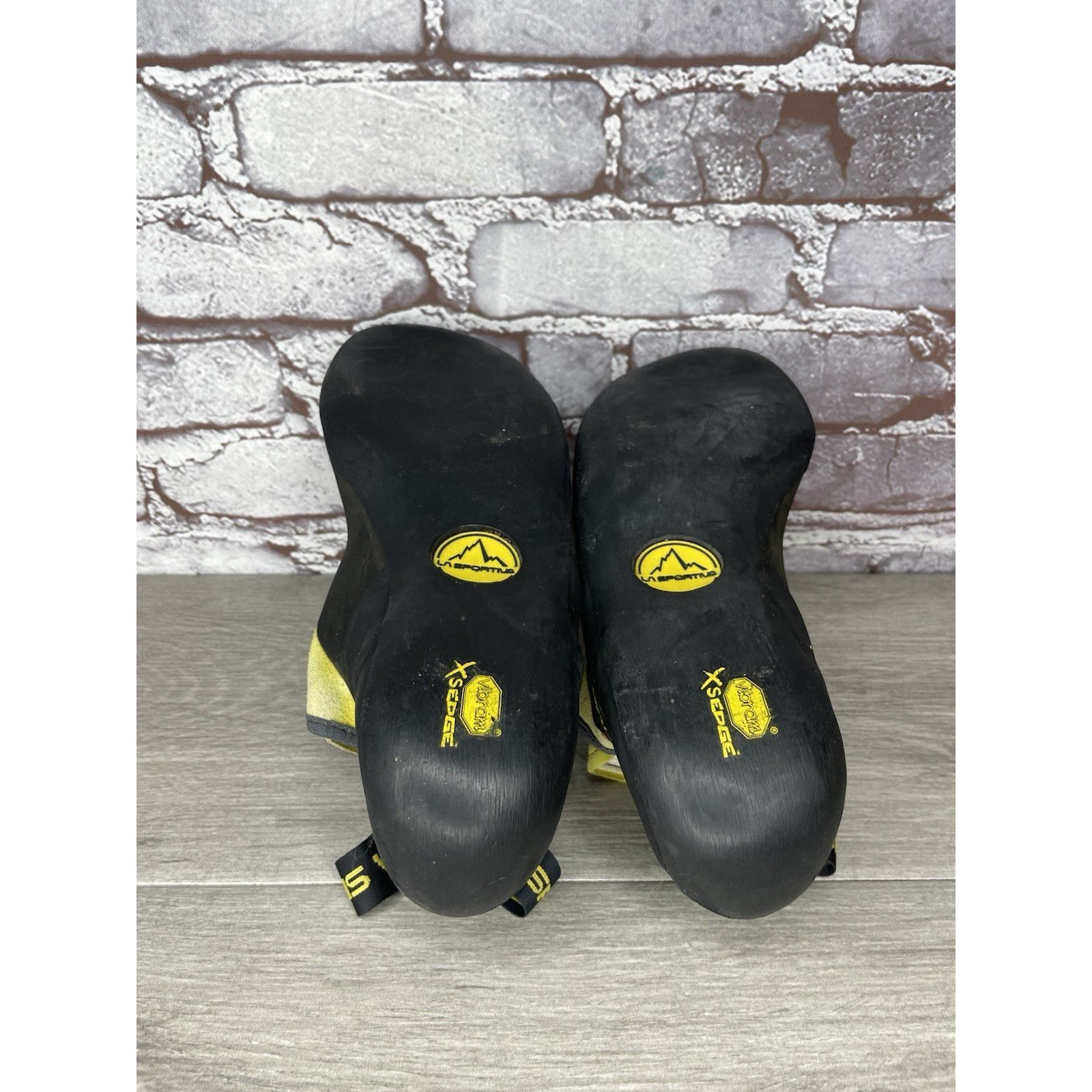 La Sportiva La Sportiva Vibram Miura Black Synthetic Yellow Climbing Sho Size US 10.5 / EU 43-44 - 8 Thumbnail