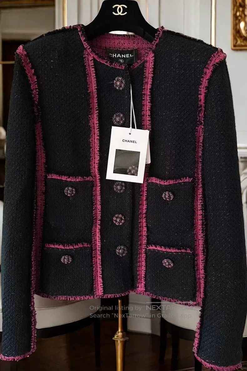Chanel Chanel Black and pink classic knitted jacket Size XS / US 0-2 / IT 36-38 - 1 Thumbnail