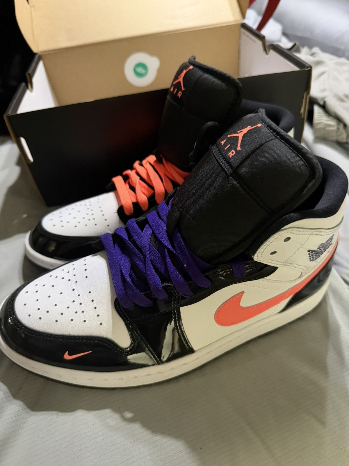 Jordan Brand Jordan 1 MID SE Size US 9 / EU 42 - 1 Thumbnail