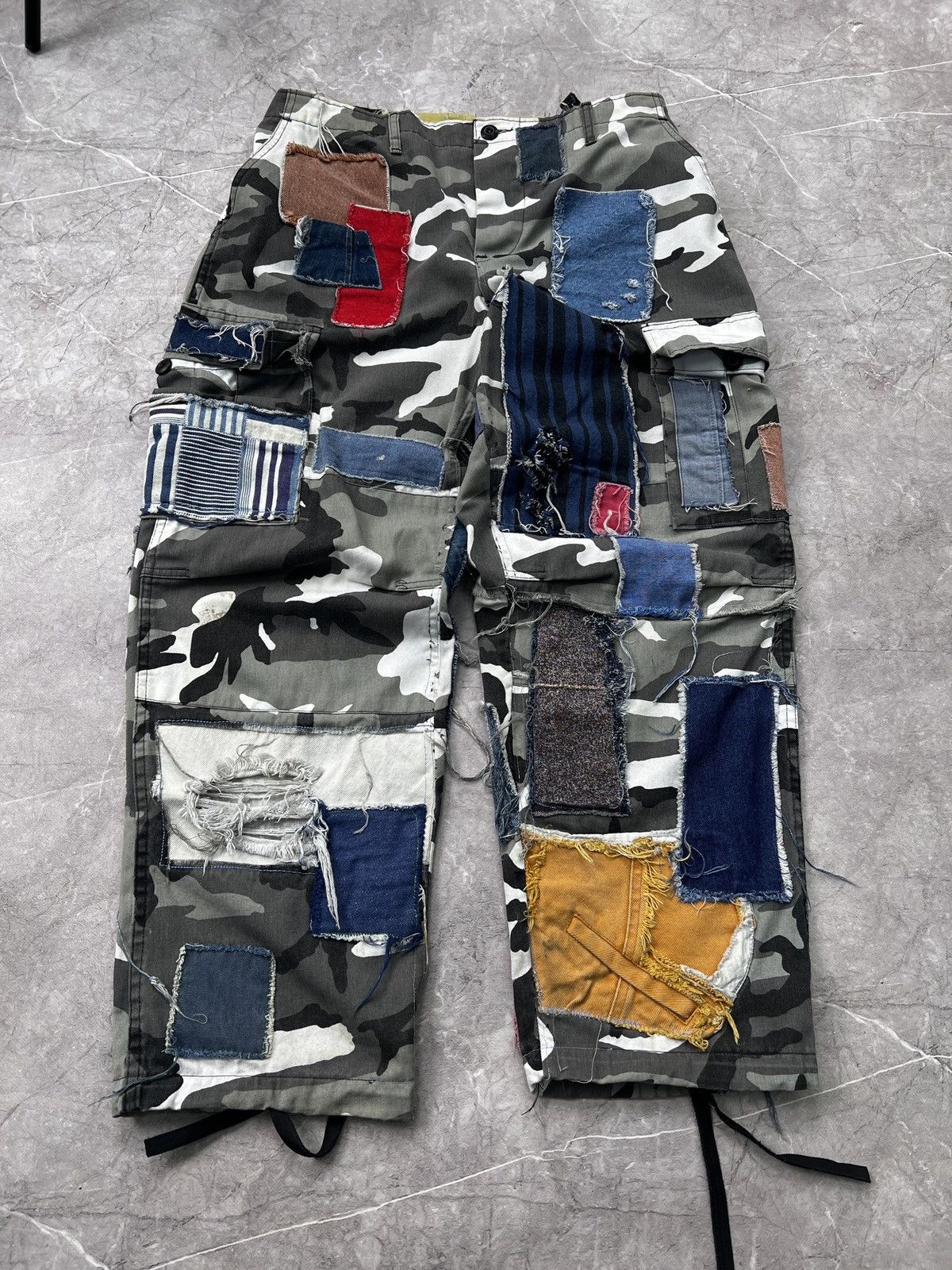 Japanese Brand VINTAGE MILITARY CUSTOM PATCHWORK JAPANESE BAGGY CARGO PANTS Size US 34 / EU 50 - 1 Thumbnail