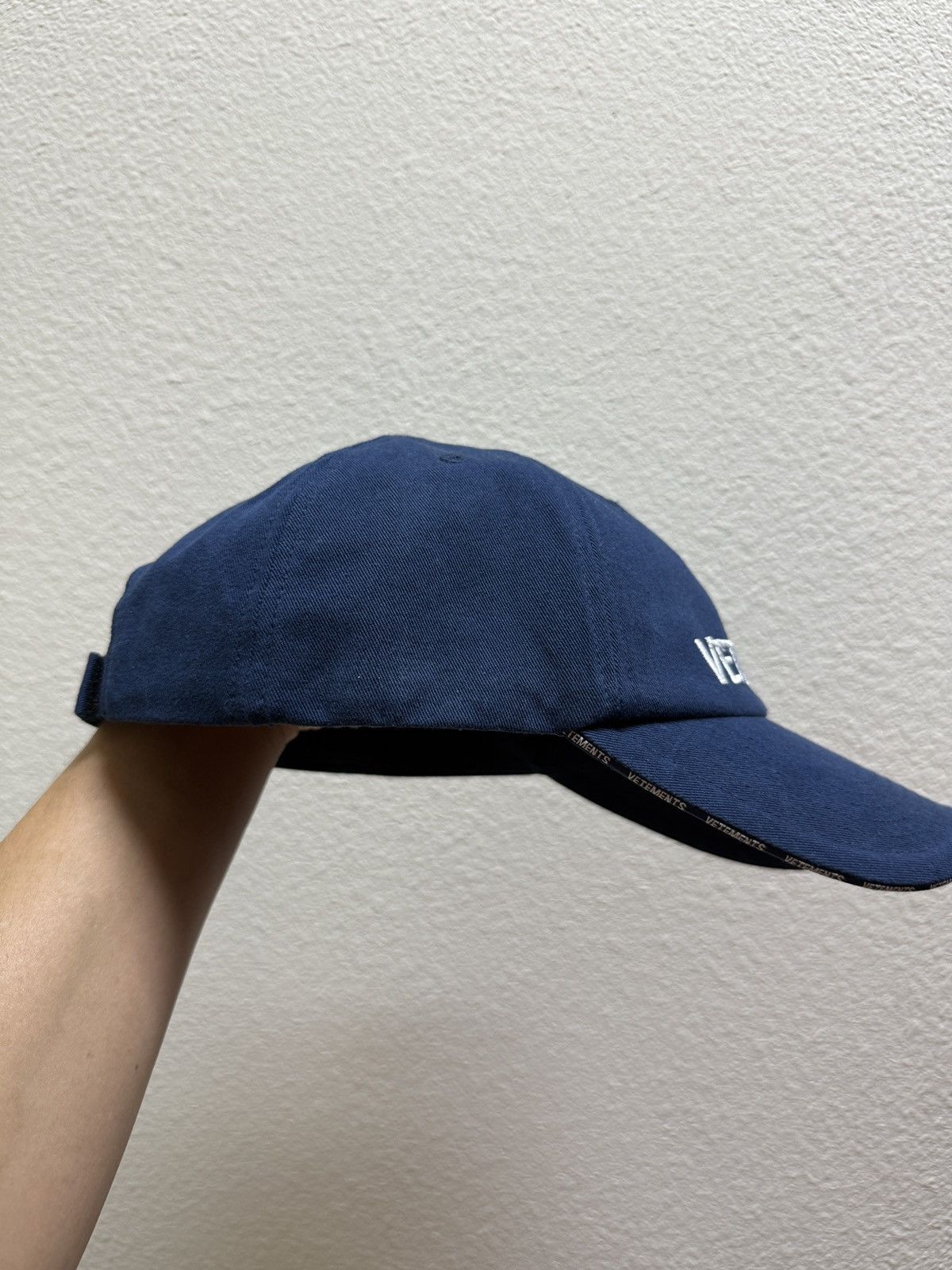 Vetements Vetements embroidered logo cap in navy Size ONE SIZE - 3 Thumbnail