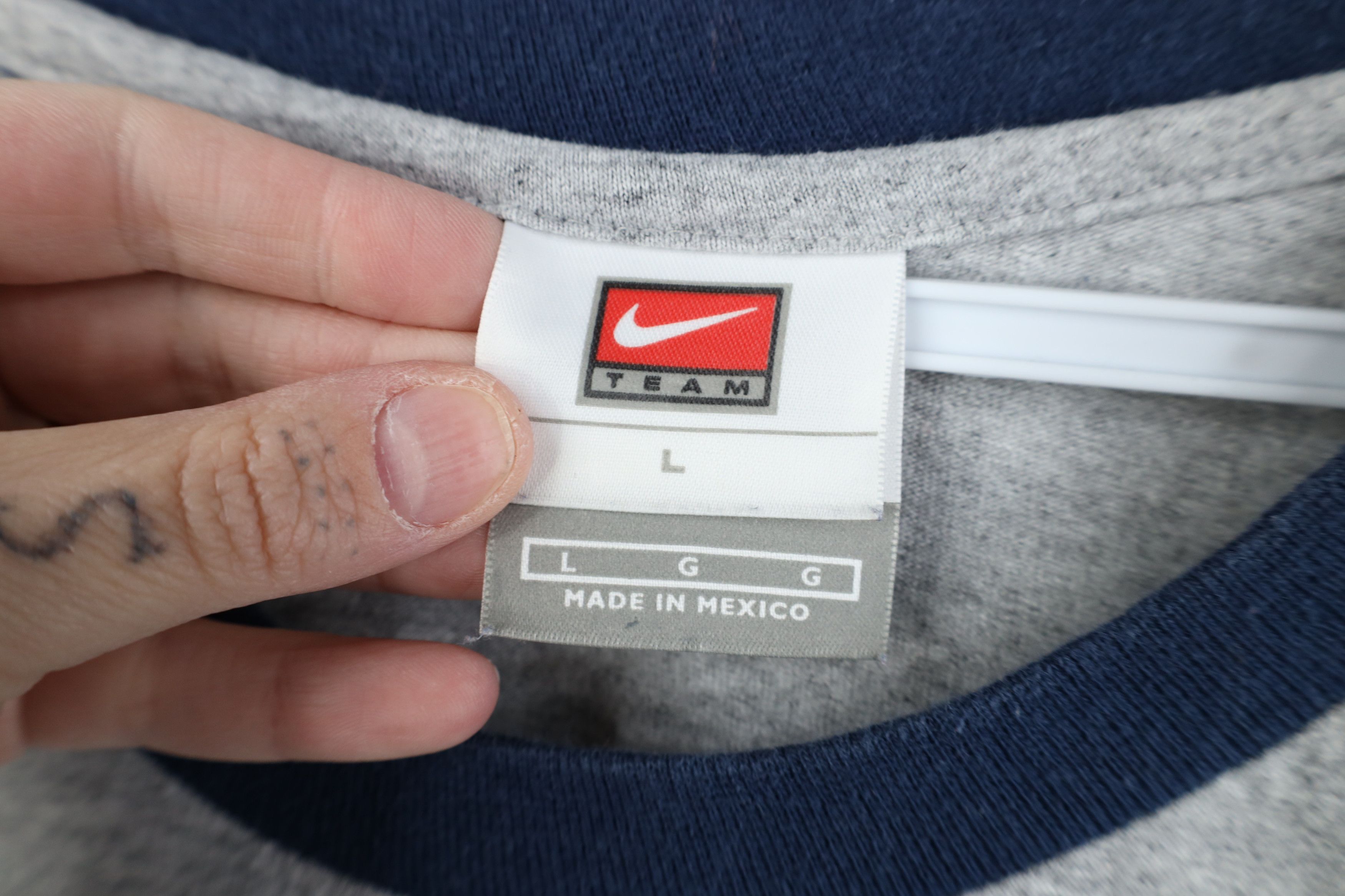 Nike Vintage Nike Center Swoosh Detroit Tigers Raglan T-Shirt Size US L / EU 52-54 / 3 - 10 Thumbnail