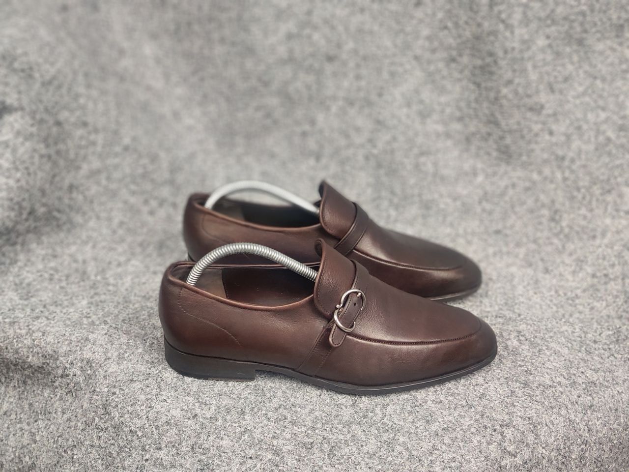 Salvatore Ferragamo Salvatore Ferragamo Terence Apron Toe Loafer Logo Shoes Size US 9 / EU 42 - 3 Thumbnail