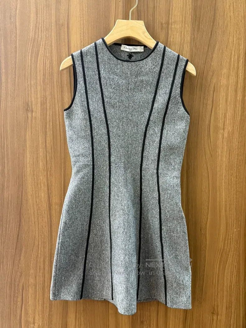 Dior Dior Bee embroidered logo knitted dress Size XS / US 0-2 / IT 36-38 - 1 Thumbnail