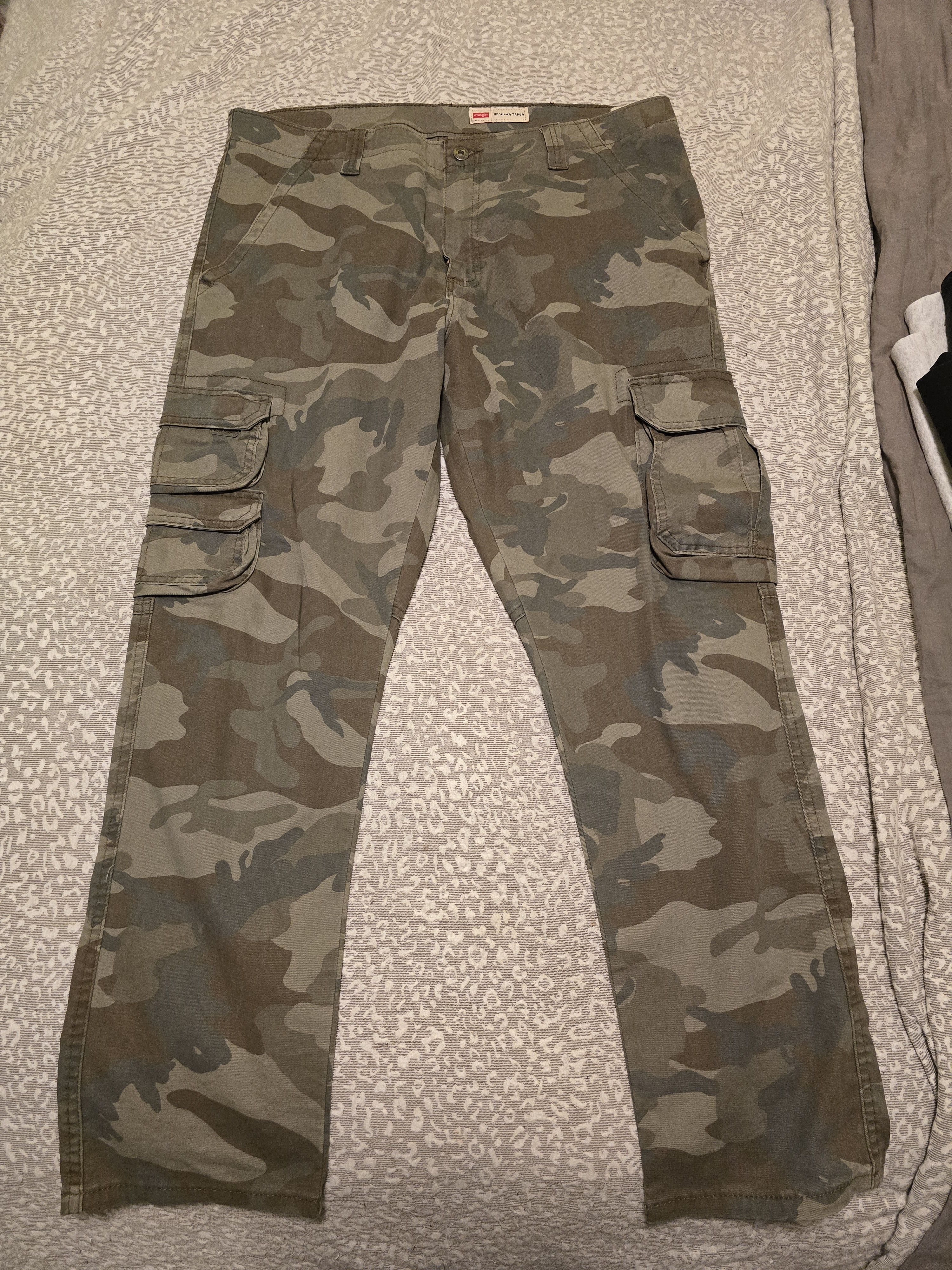 Wrangler Wrangler camo pants regular taper Size US 36 / EU 52 - 1 Thumbnail