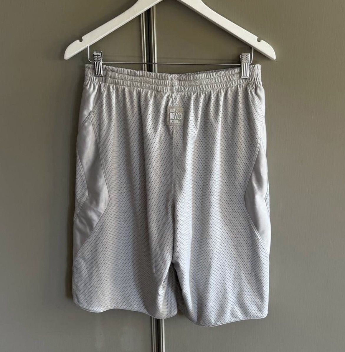 Nike Vintage Early 2000s Silver Accented Baggy Basketball Shorts Size US 32 / EU 48 - 4 Thumbnail