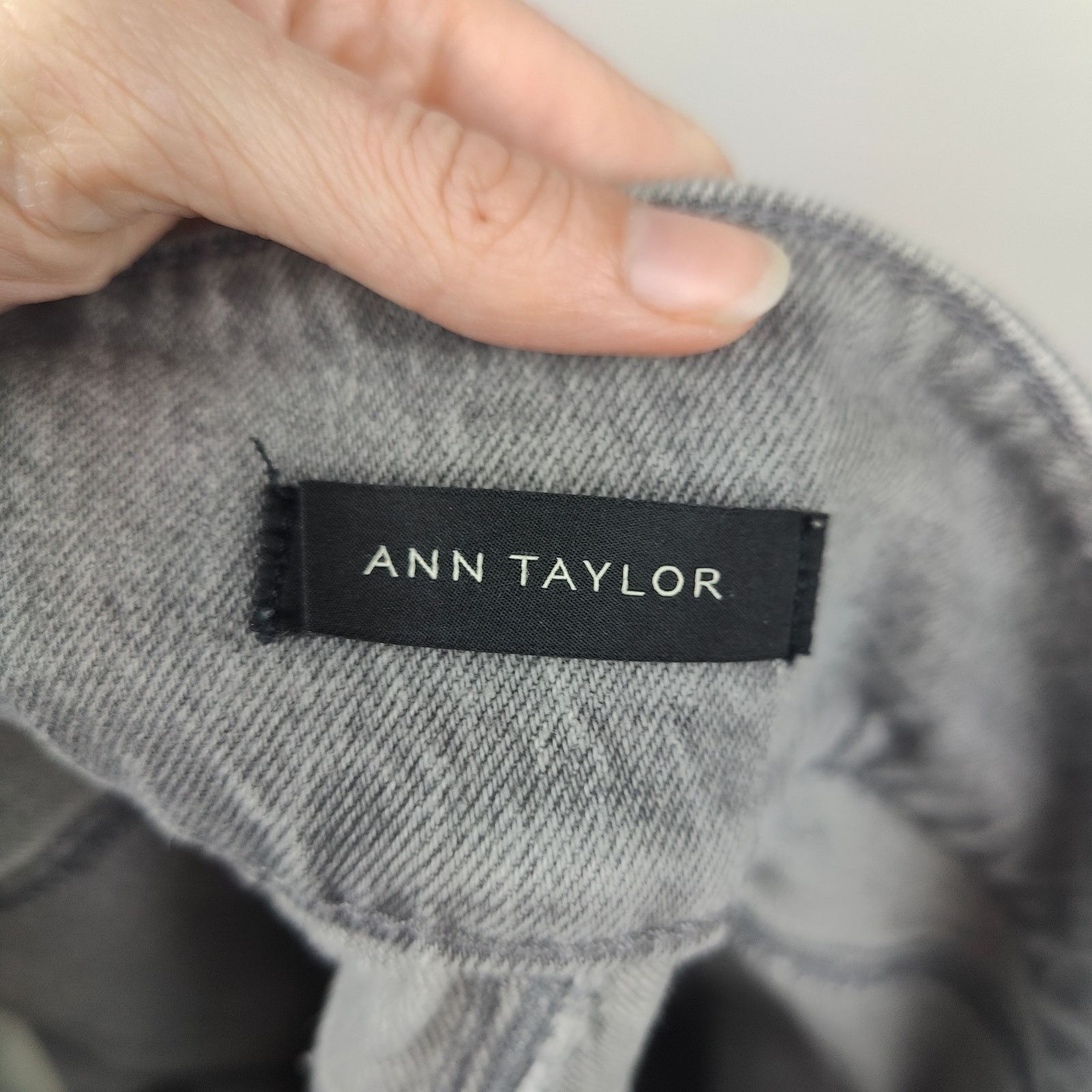 Ann Taylor Ann Taylor The Straight Crop Jeans Womens 8 Gray Wash Size 30" / US 8 / IT 44 - 6 Thumbnail