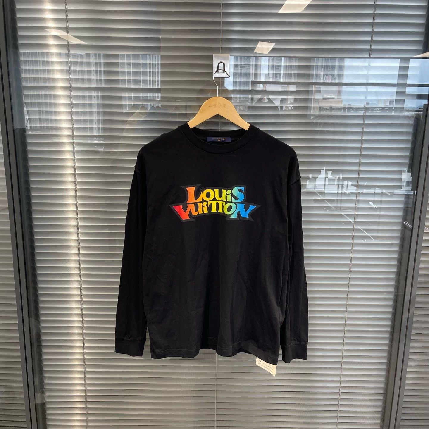 Louis Vuitton Louis Vuitton Rainbow Logo Sweatshirt Size XS Size US XS / EU 42 / 0 - 1 Thumbnail