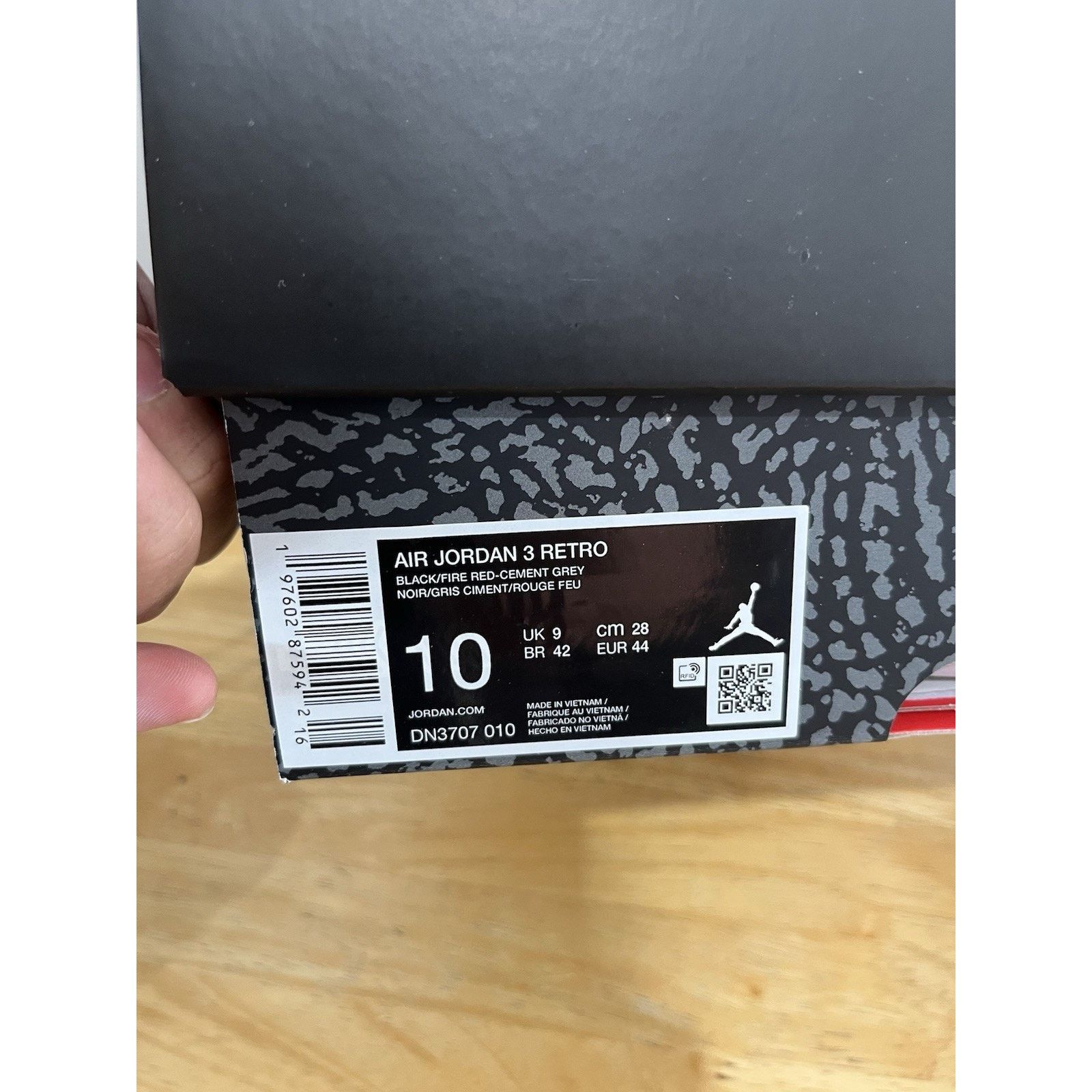 Jordan Brand Size 10 - Air Jordan 3 Retro OG 2024 Black Cement Size US 10 / EU 43 - 8 Thumbnail