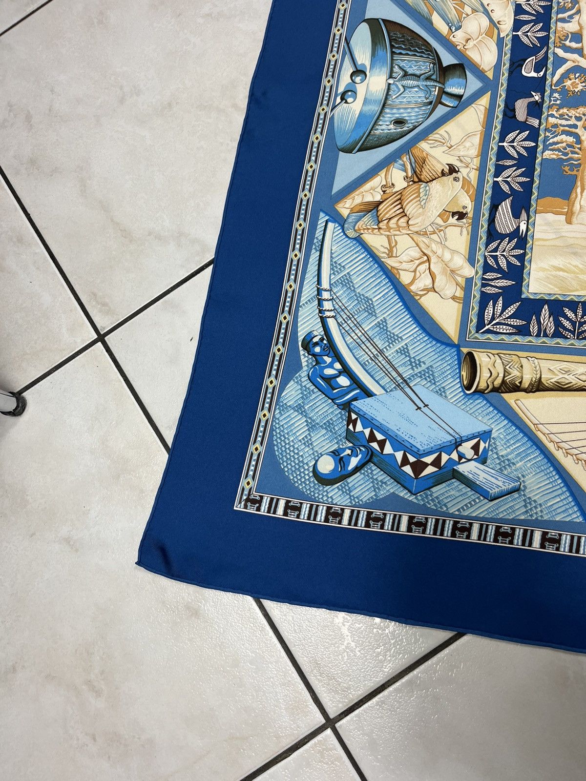Designer × Hermes × Vintage Hermes Au som du tam-tam silk scarf full print handkerchief Size ONE SIZE - 12 Thumbnail