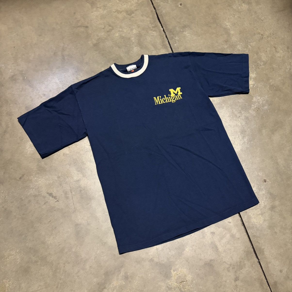 Vintage Vintage Michigan Wolverines T Shirt Ringer College 90s USA Size US L / EU 52-54 / 3 - 3 Thumbnail