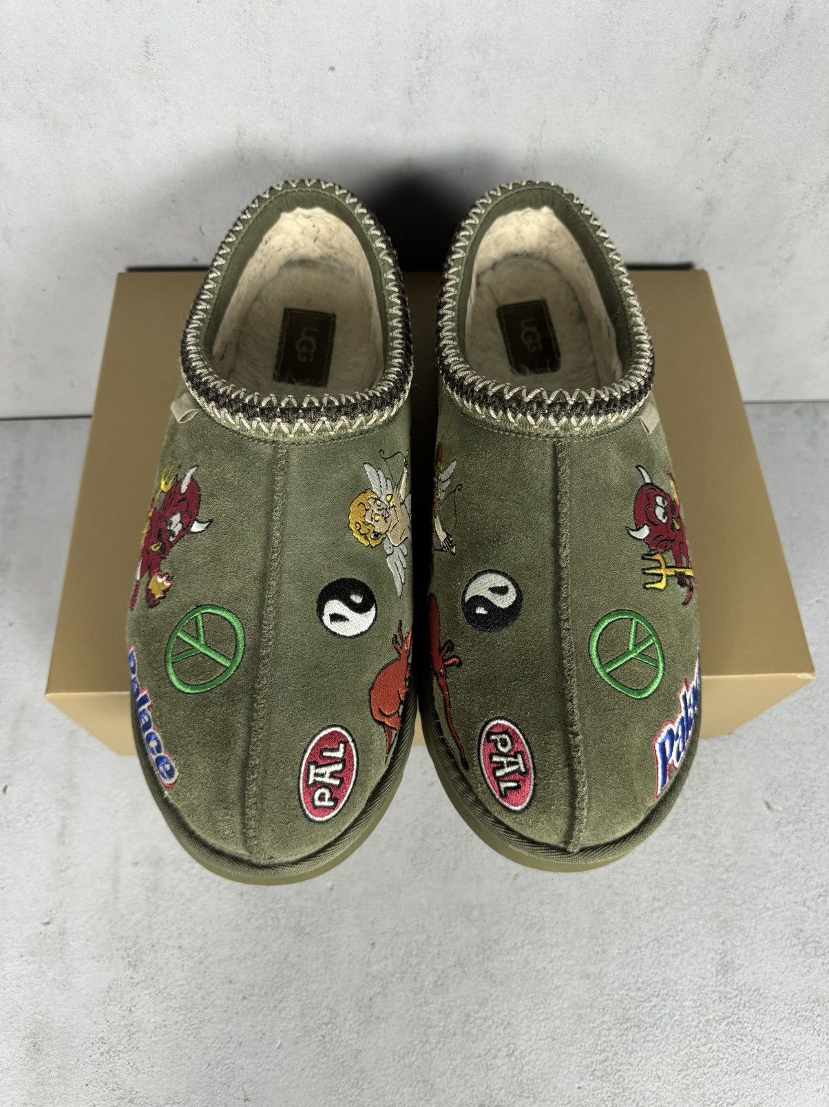 Palace × Ugg Rare Palace x Ugg Tasman Slipper Burnt Olive Size US 12 / EU 45 - 3 Thumbnail