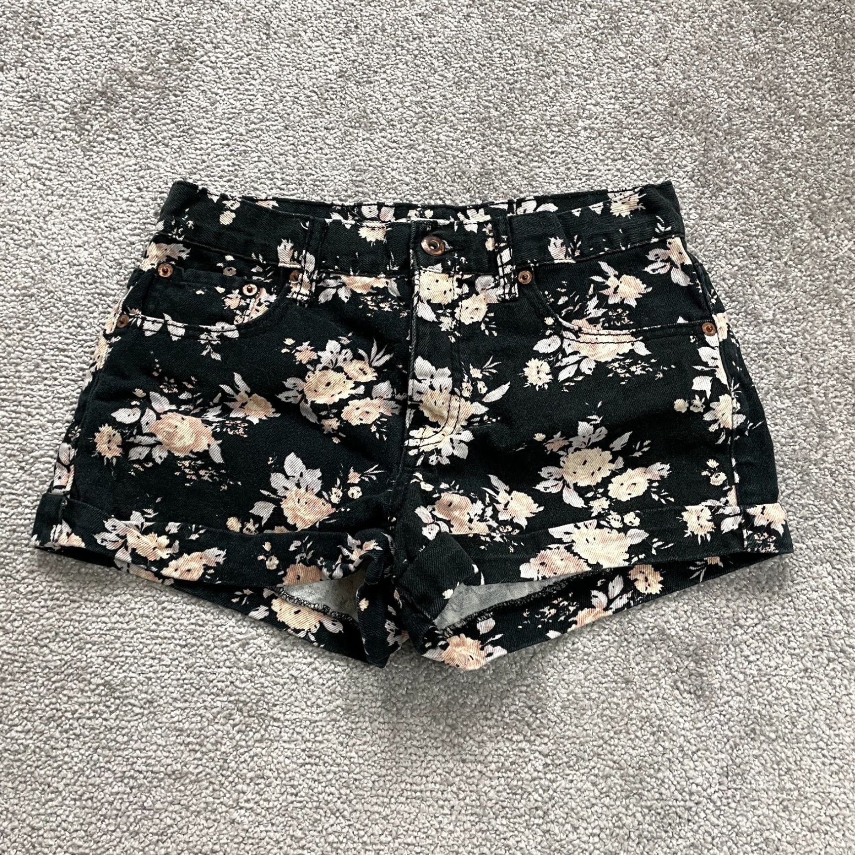 Forever 21 Forever 21 Floral Bermuda Shorts Womens 26 Multicolor Mid Rise Denim 5-Pocket Casual Size 26" / US 2 / IT 38 - 2 Thumbnail
