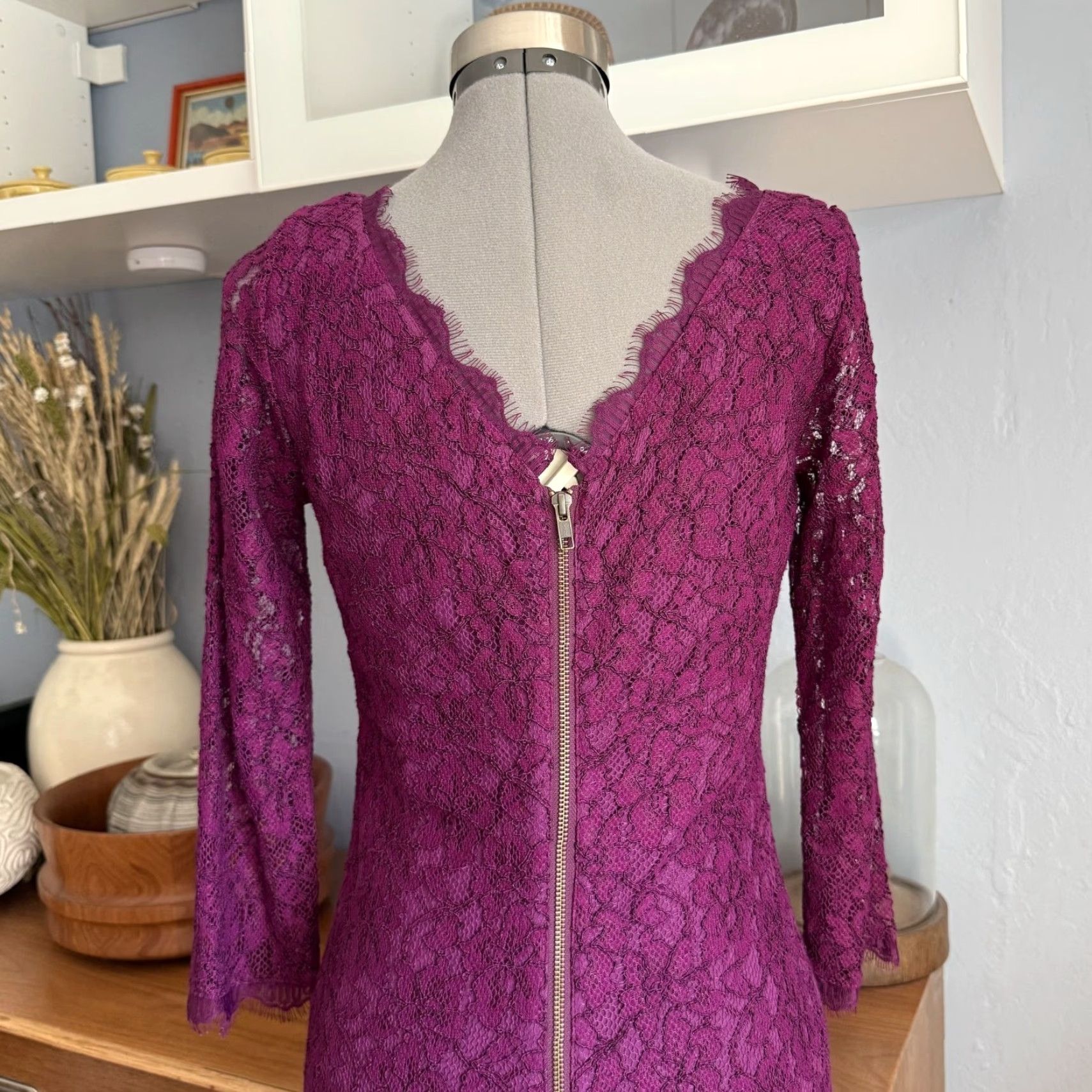 Diane von Furstenberg Diane von Furstenberg Zarita Lace Sheath Dress Beet Size 8 Dress Size M / US 6-8 / IT 42-44 - 5 Thumbnail