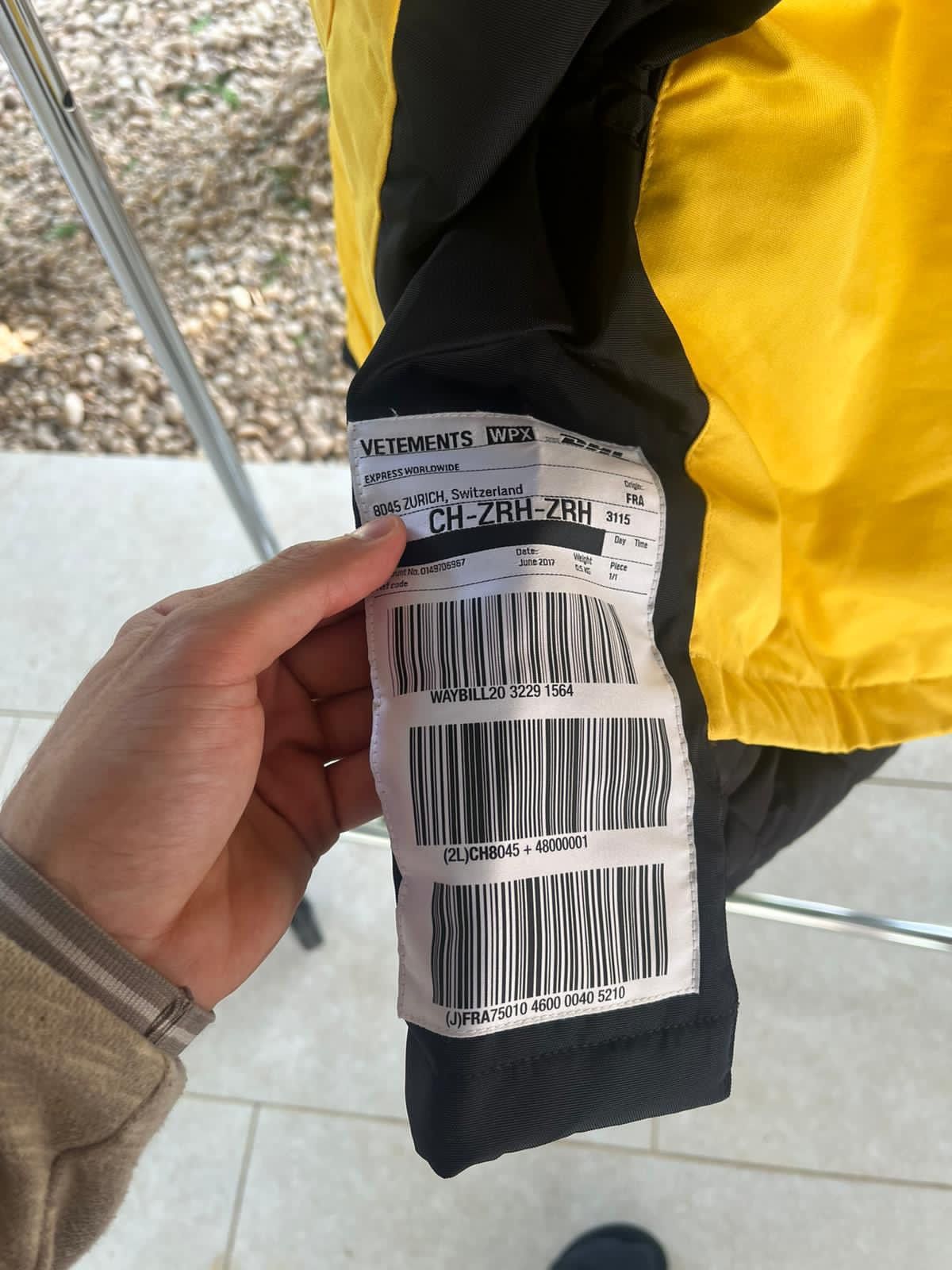 Vetements SS18 DHL Parka in Yellow Size US S / EU 44-46 / 1 - 18 Thumbnail