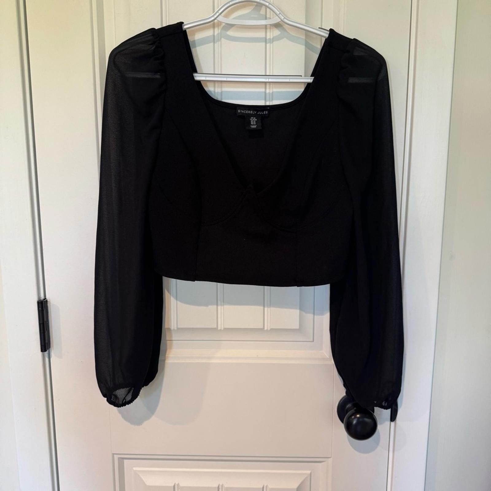 Other Sincerely Jules Medium Black Crop Fitted Blouse Size M / US 6-8 / IT 42-44 - 1 Thumbnail